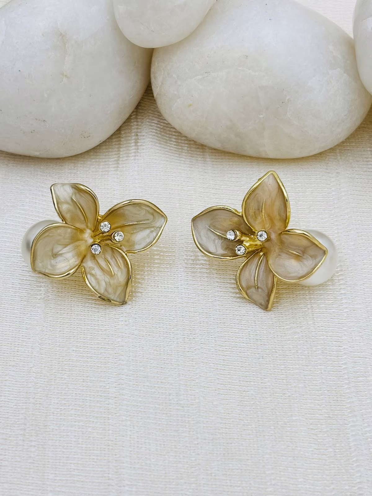 Clover Enamel Studs – Champagne Beige