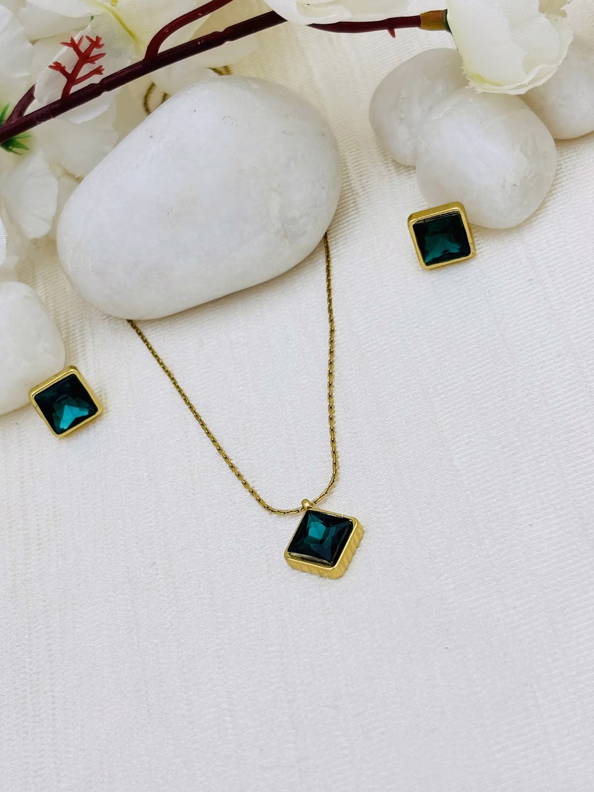 Angled Square Radiance – Dark Green