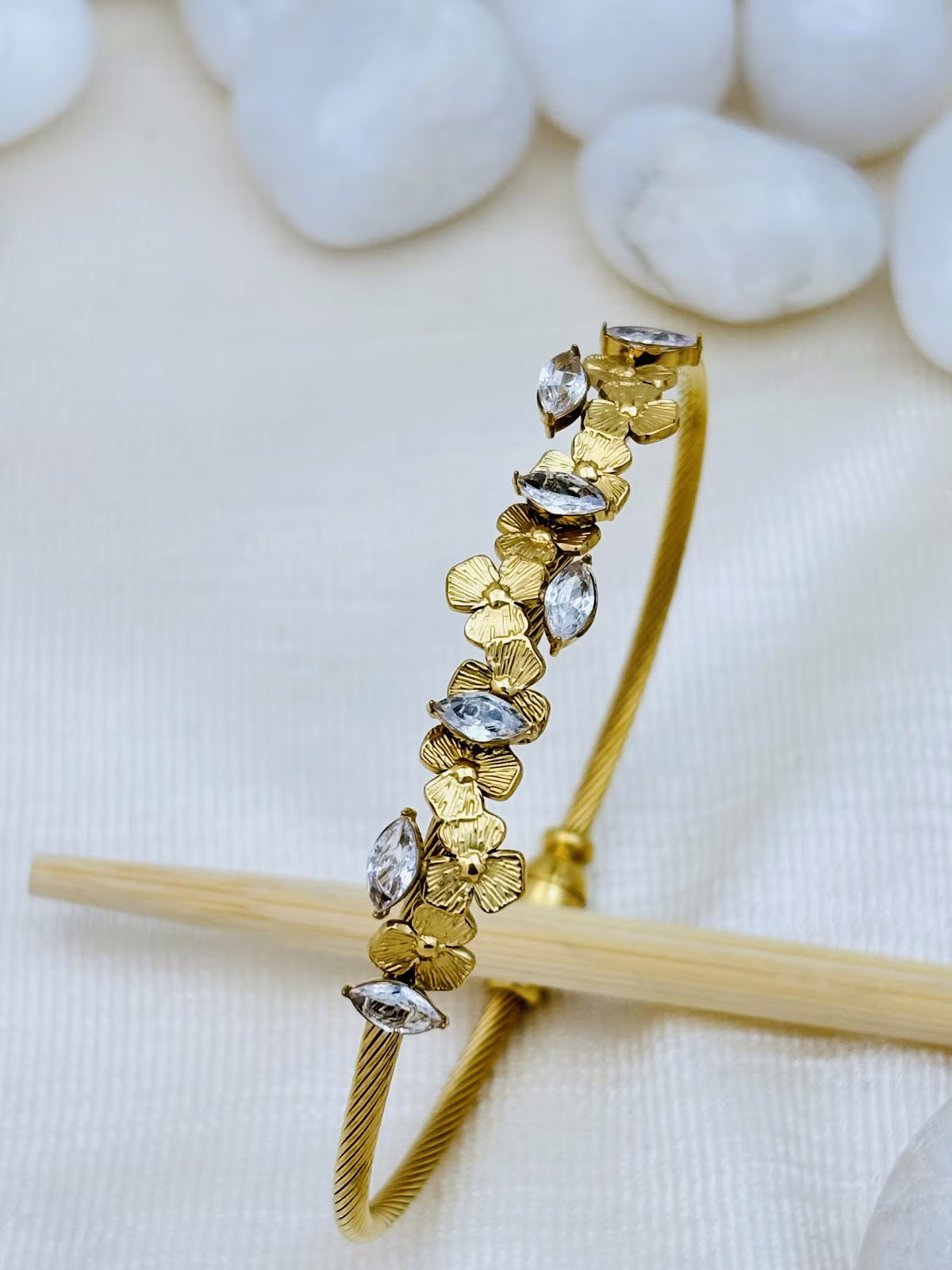 Leaf Stone Bracelet – White