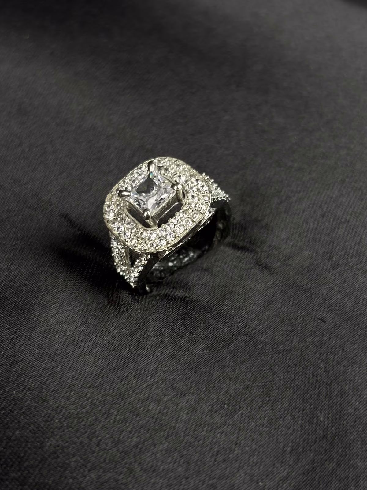 Geometric Halo Ring