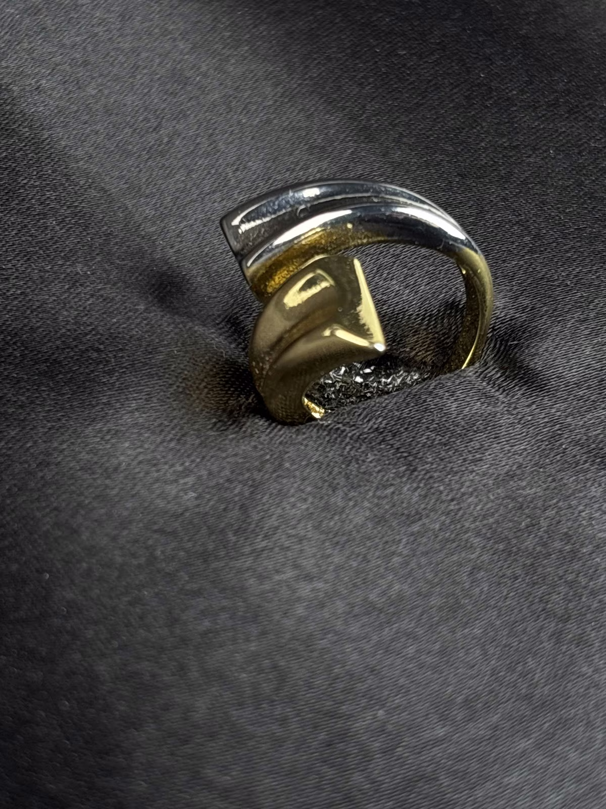Metallic Crest Ring
