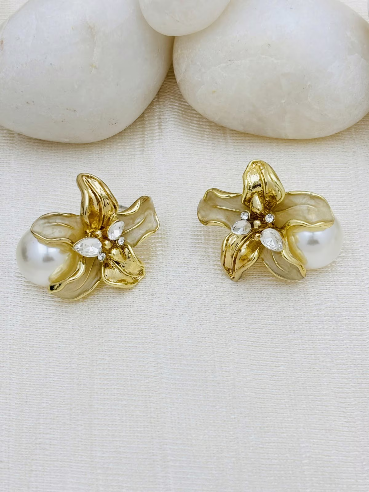 Garden Enamel Studs – Champagne Beige.