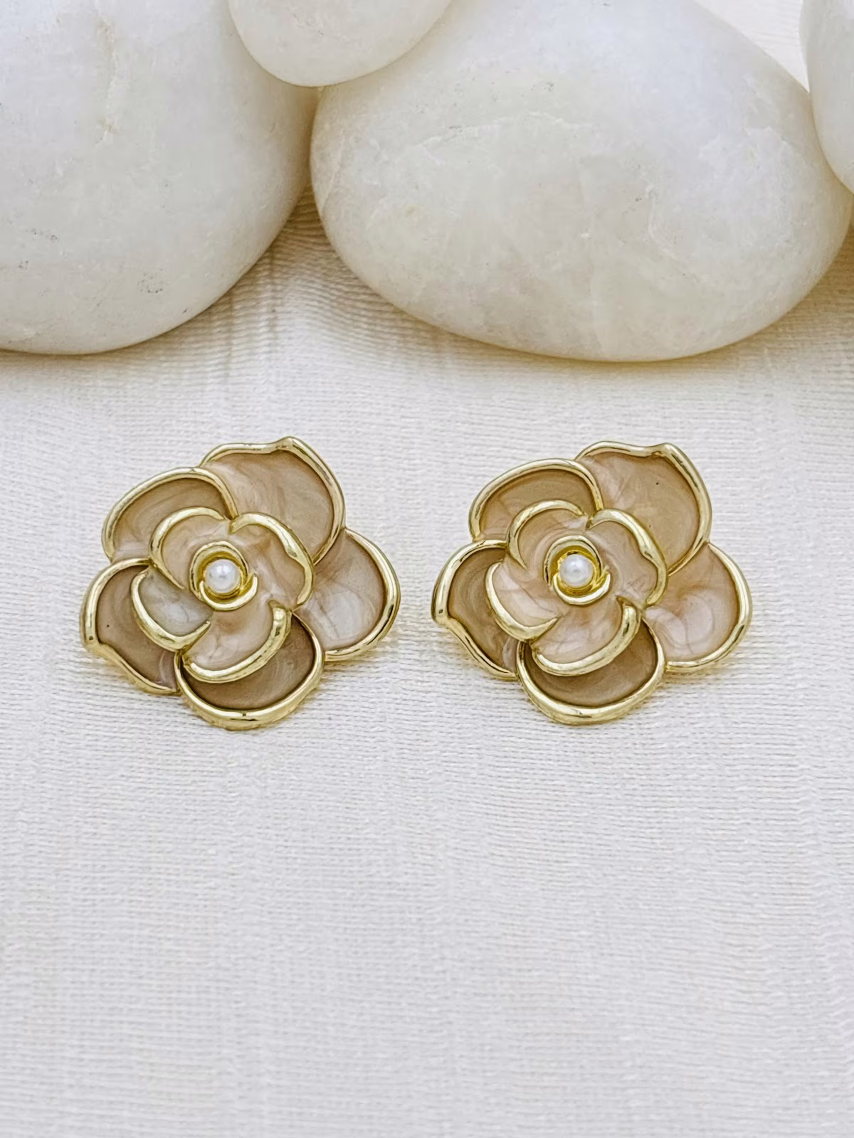 Layered Enamel Studs – Beige Brown