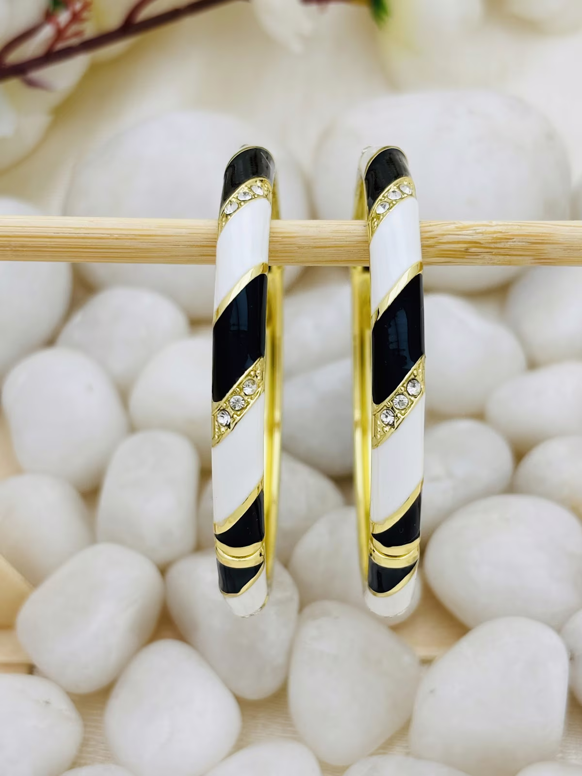 Spiral Meenakari Kada – Black-White