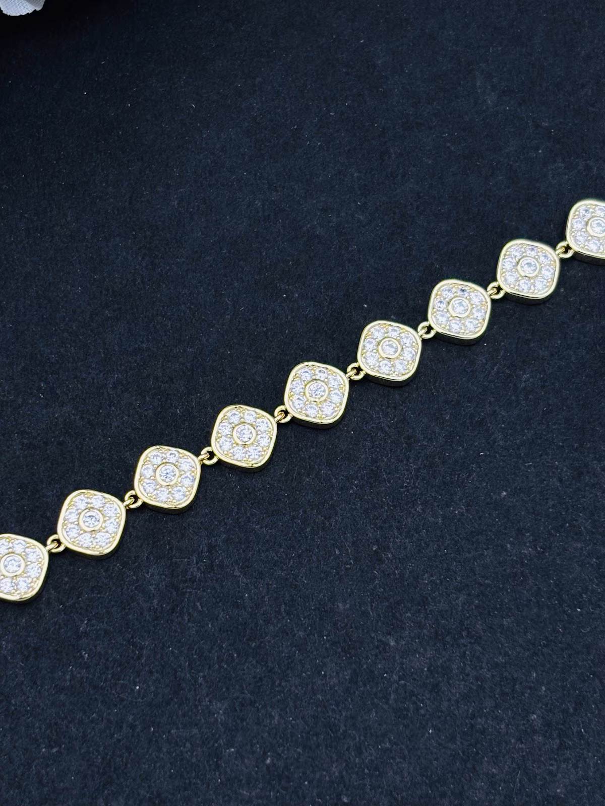 Round Halo Bracelet