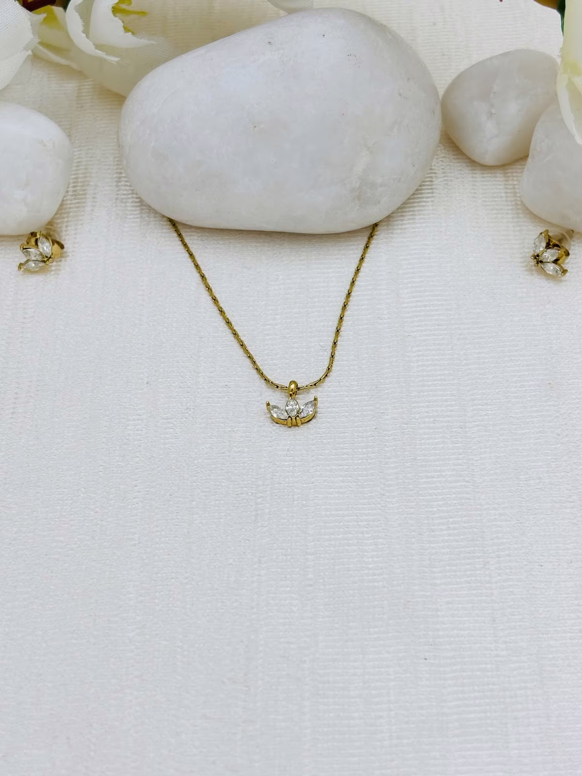 Shell Pendant Set – White
