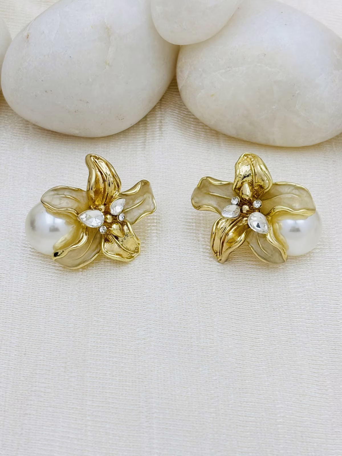 Garden Enamel Studs – Champagne Beige.