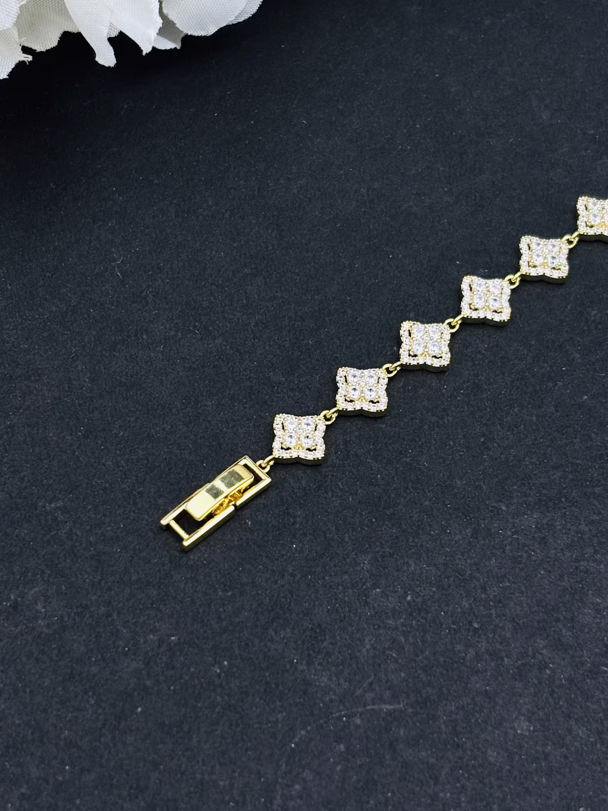Clover Spark Bracelet