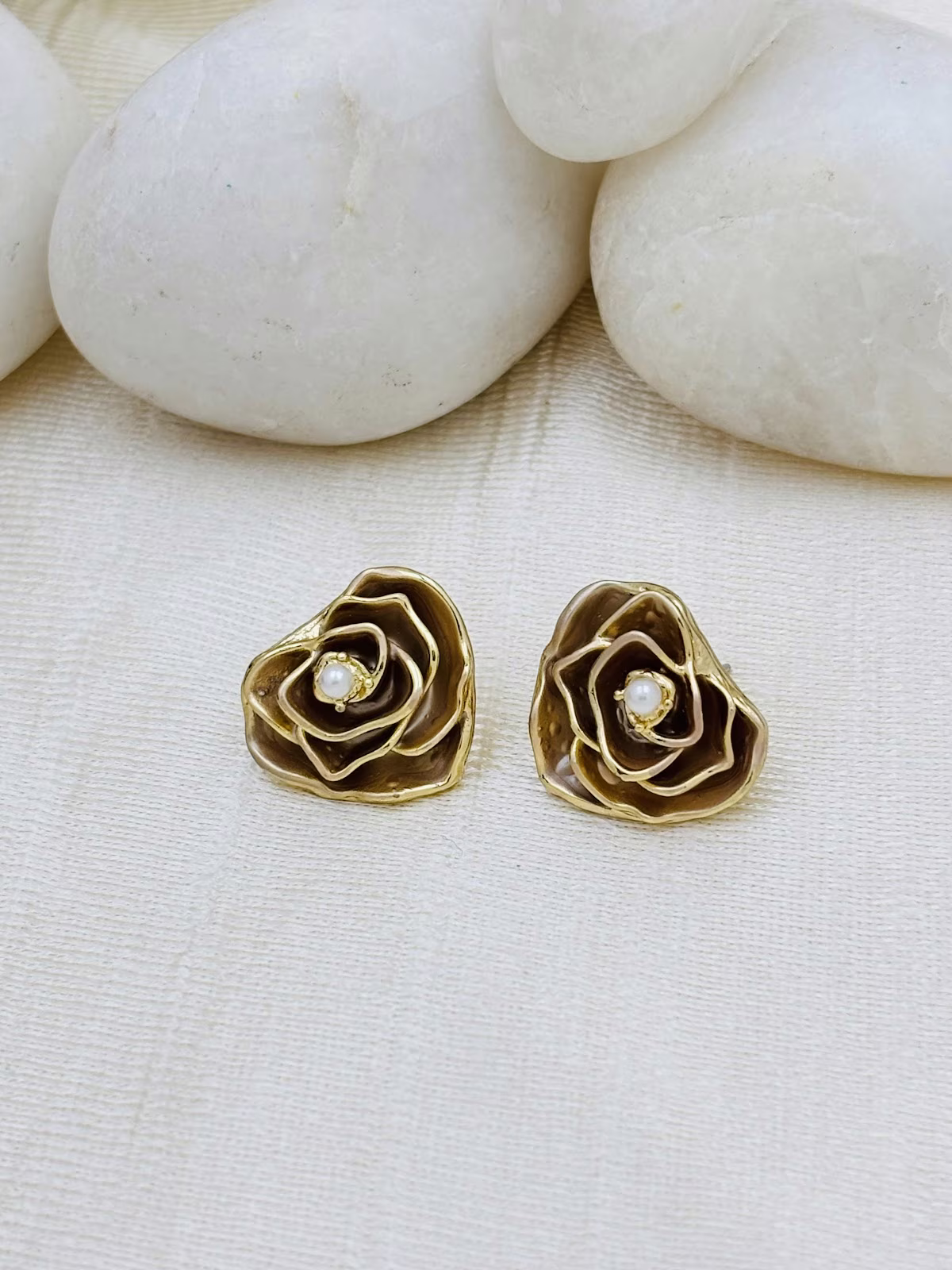 Rosette Enamel Studs – Choclate Brown