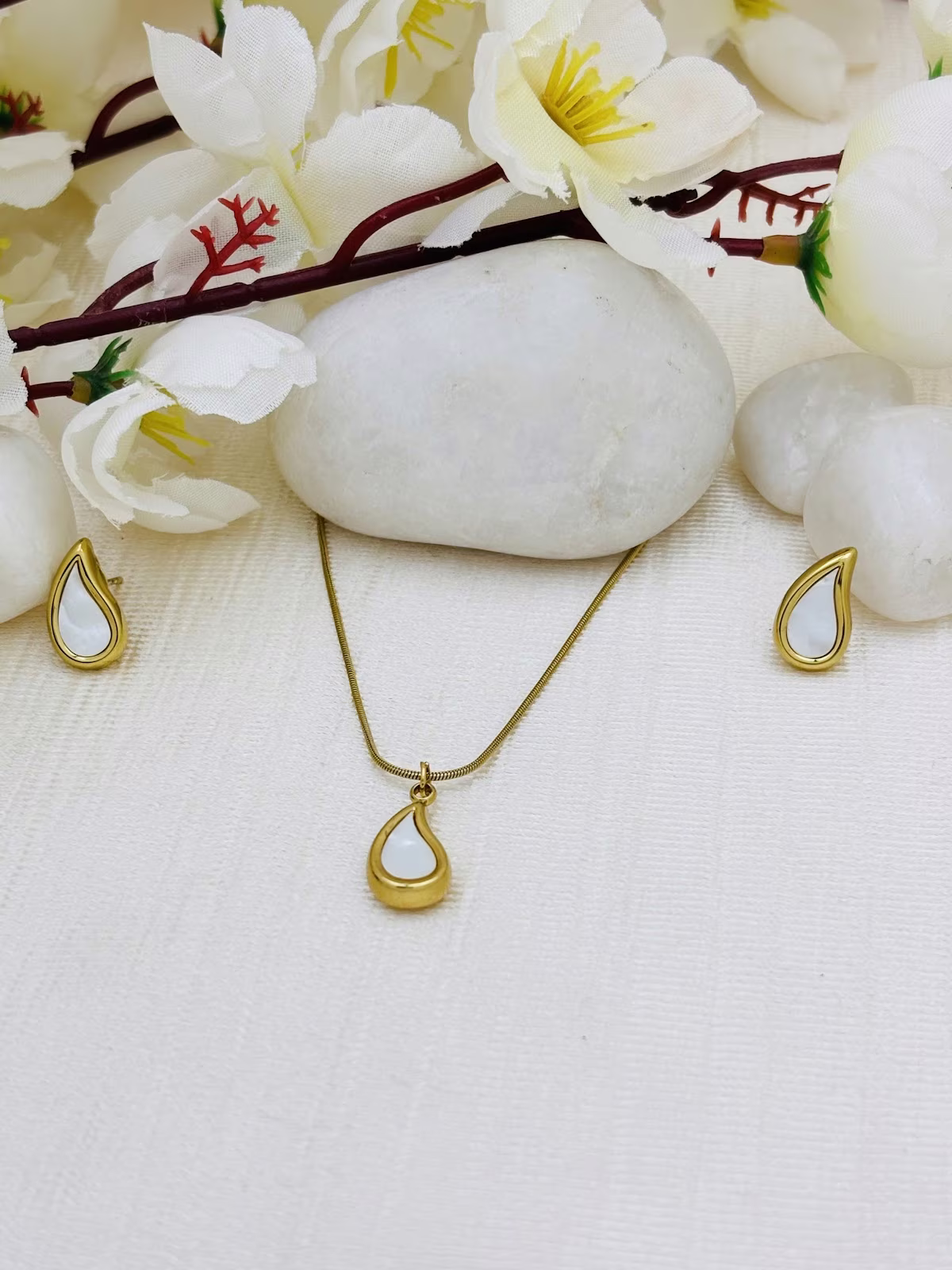 Open Teardrop Elegance