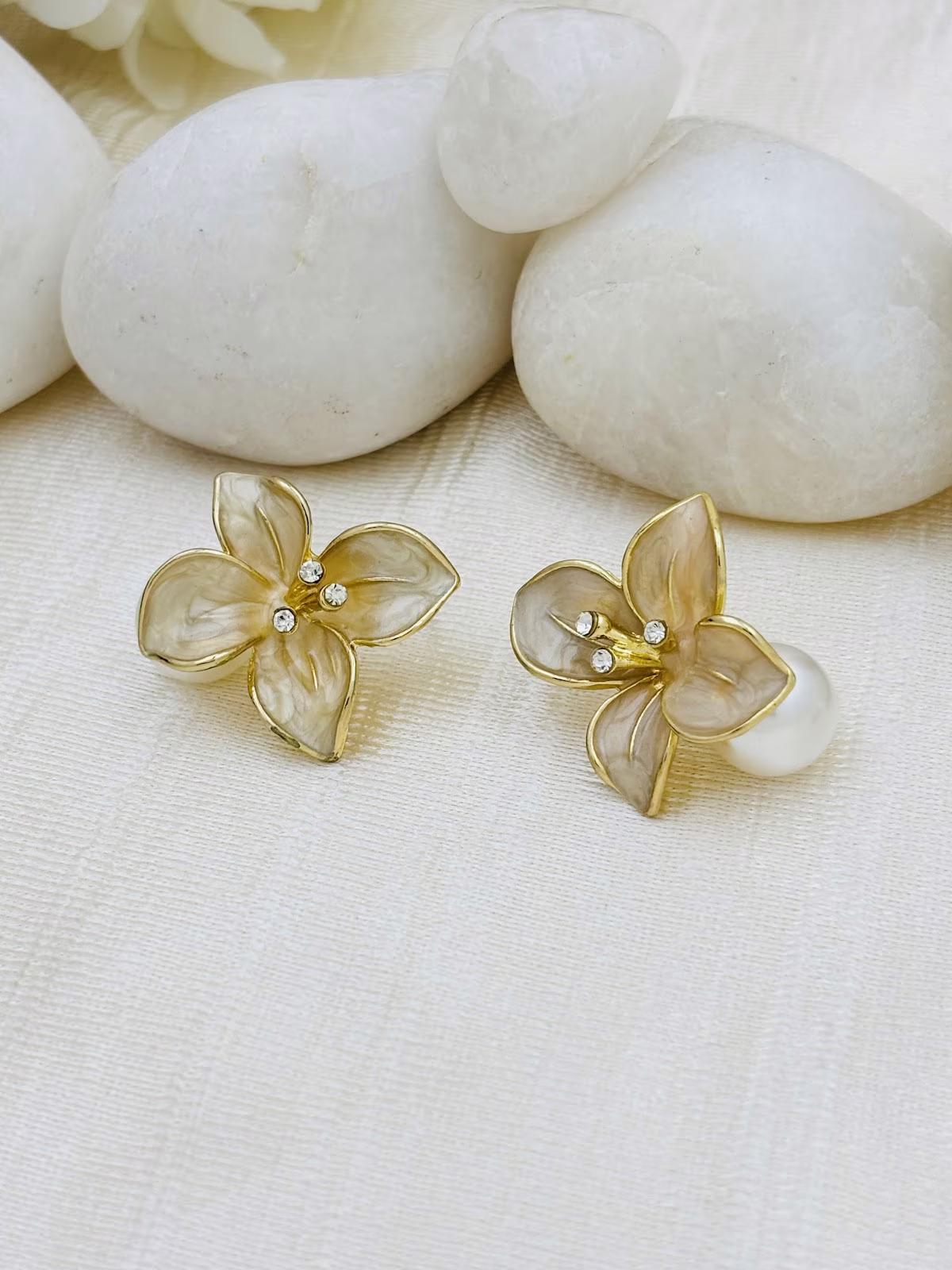 Clover Enamel Studs – Champagne Beige