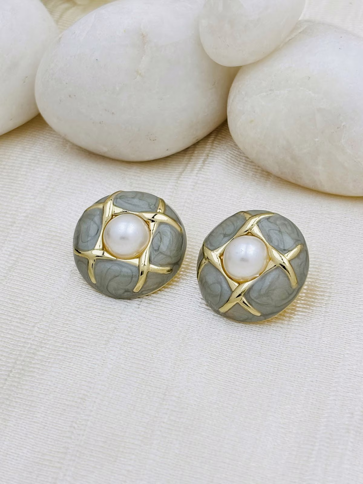Halo Enamel Studs – Smoking Grey