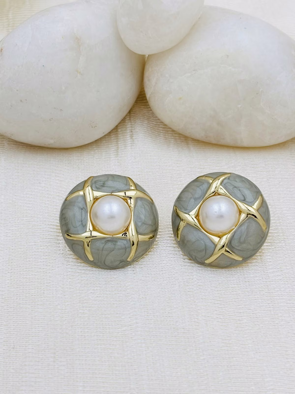Halo Enamel Studs – Smoking Grey