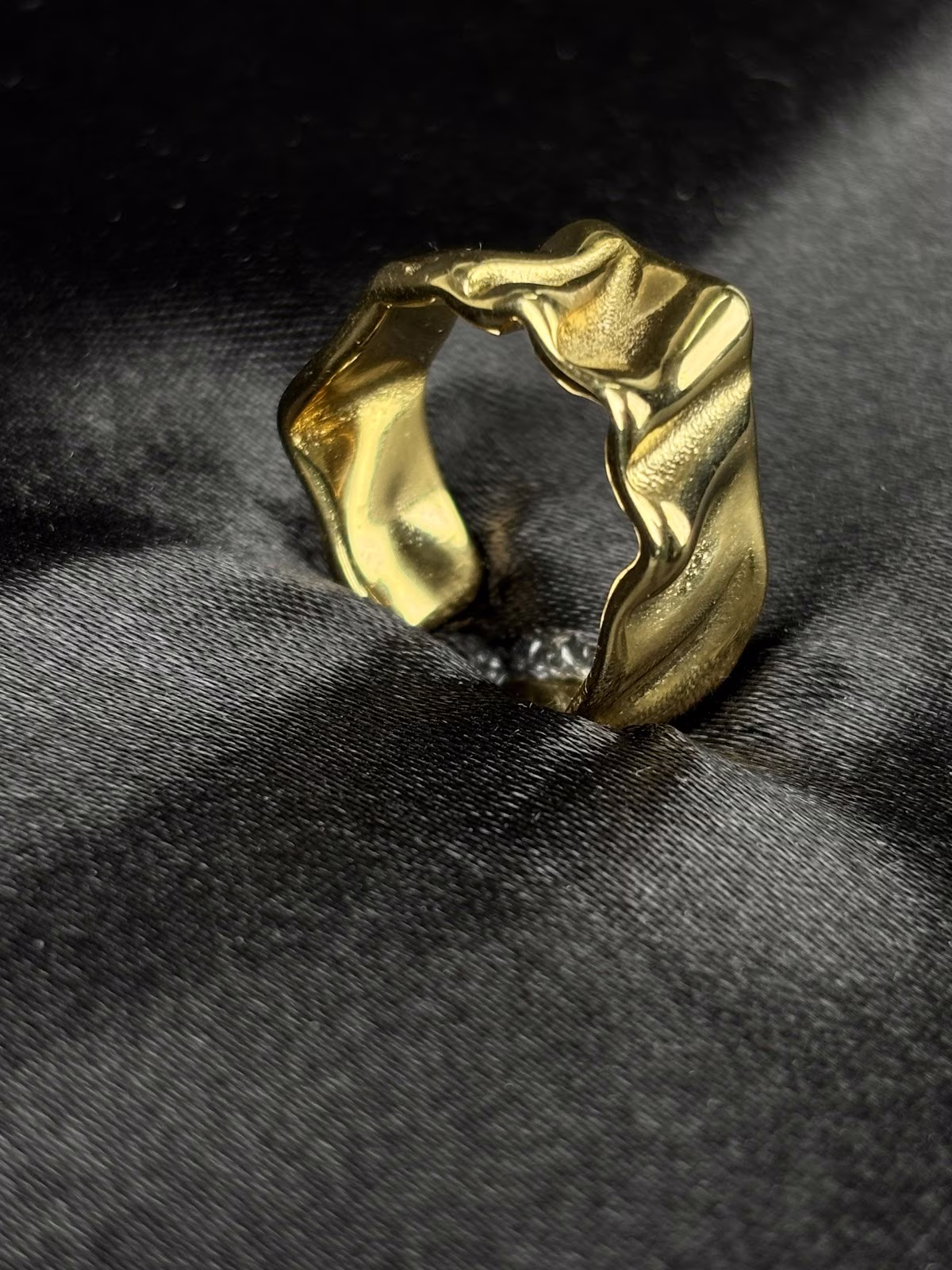 Sculpted Wave Band