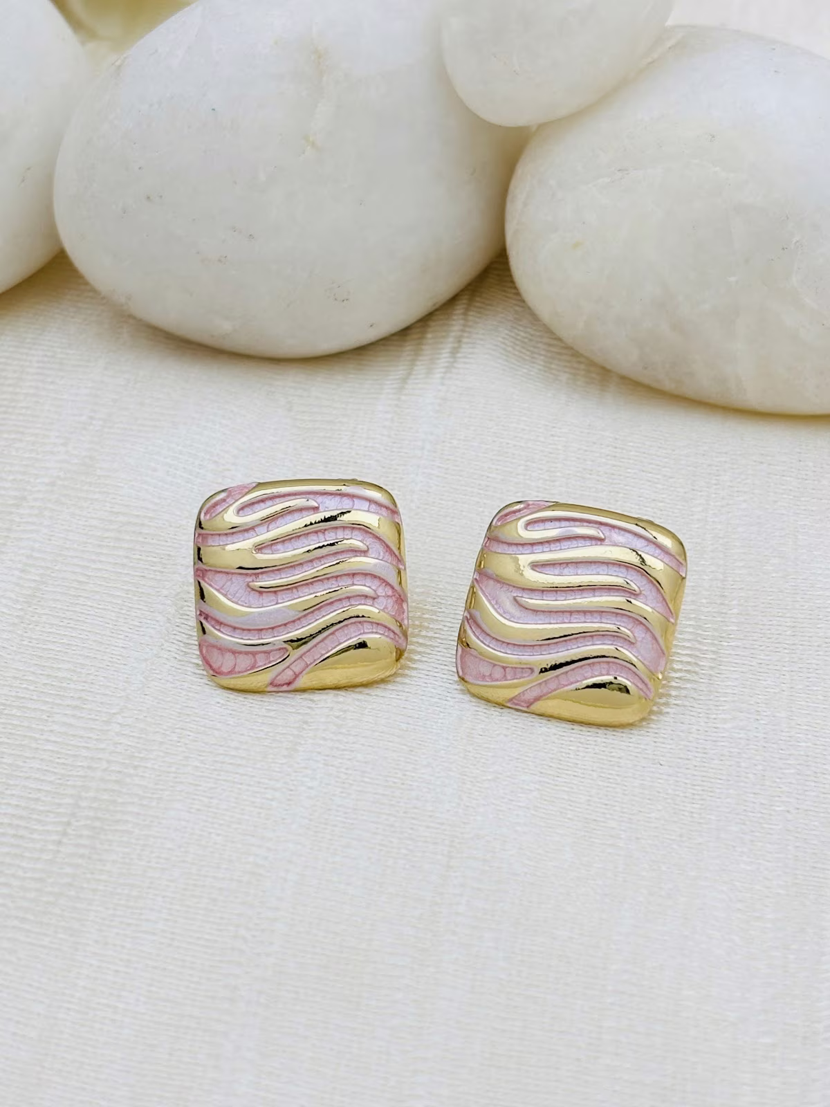 Ripple Enamel Studs – Pink