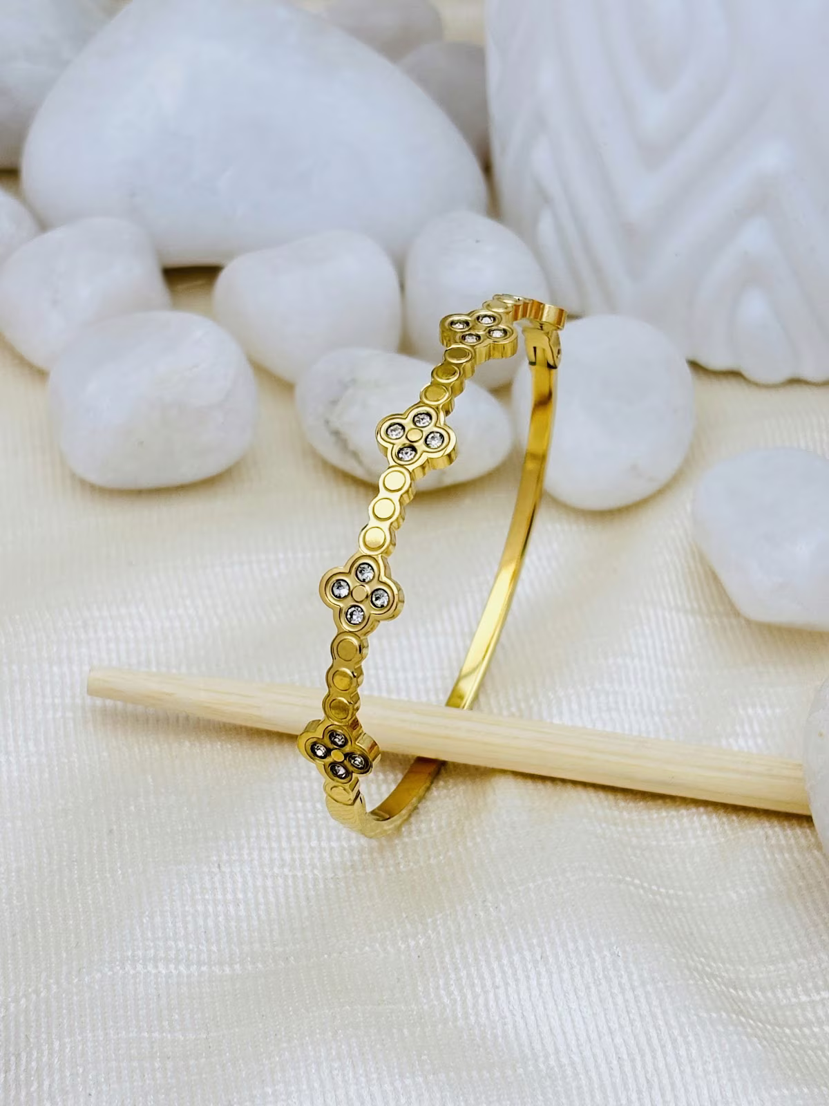Dainty Circle Kada