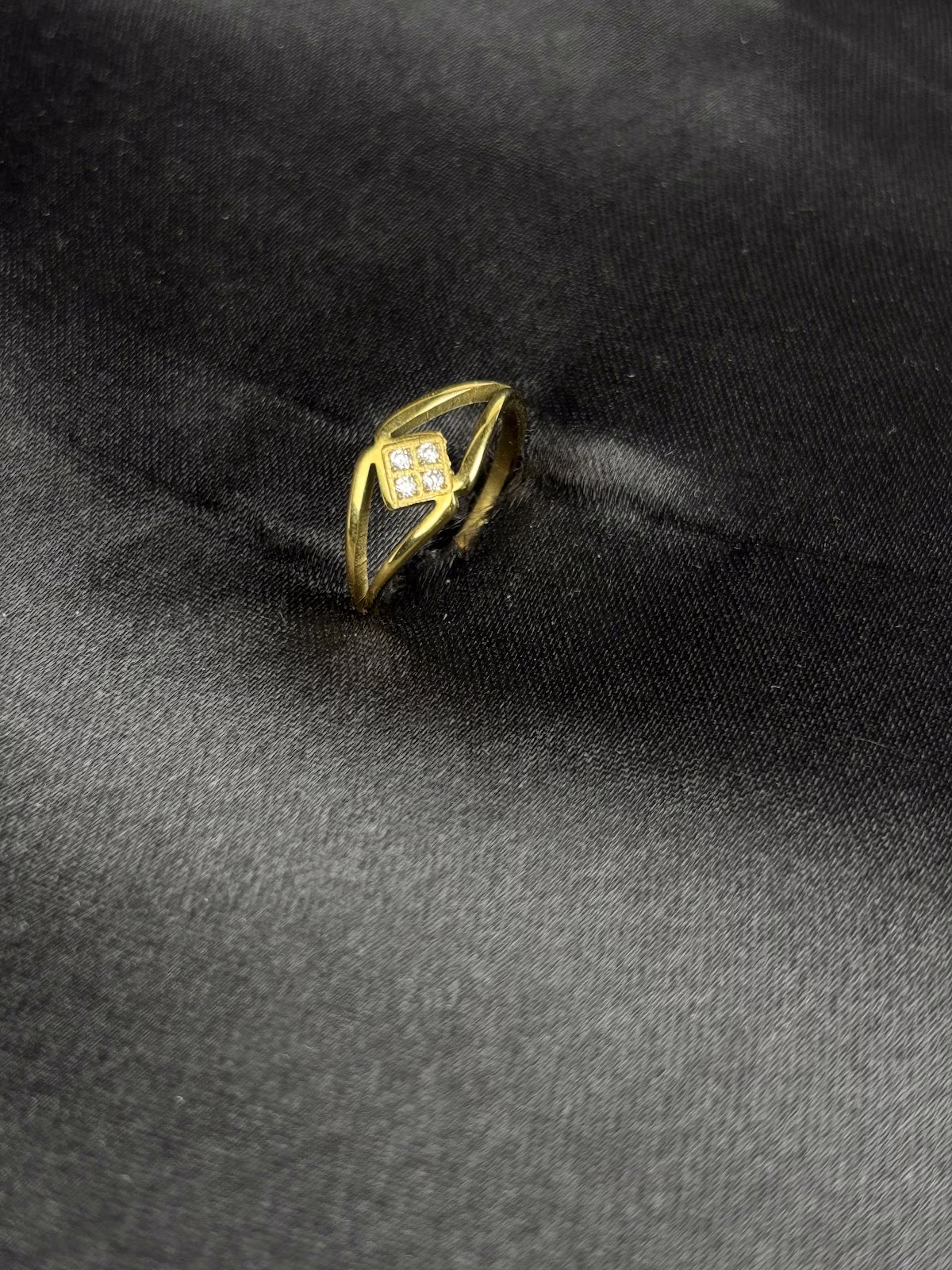 Geometric Crest Ring