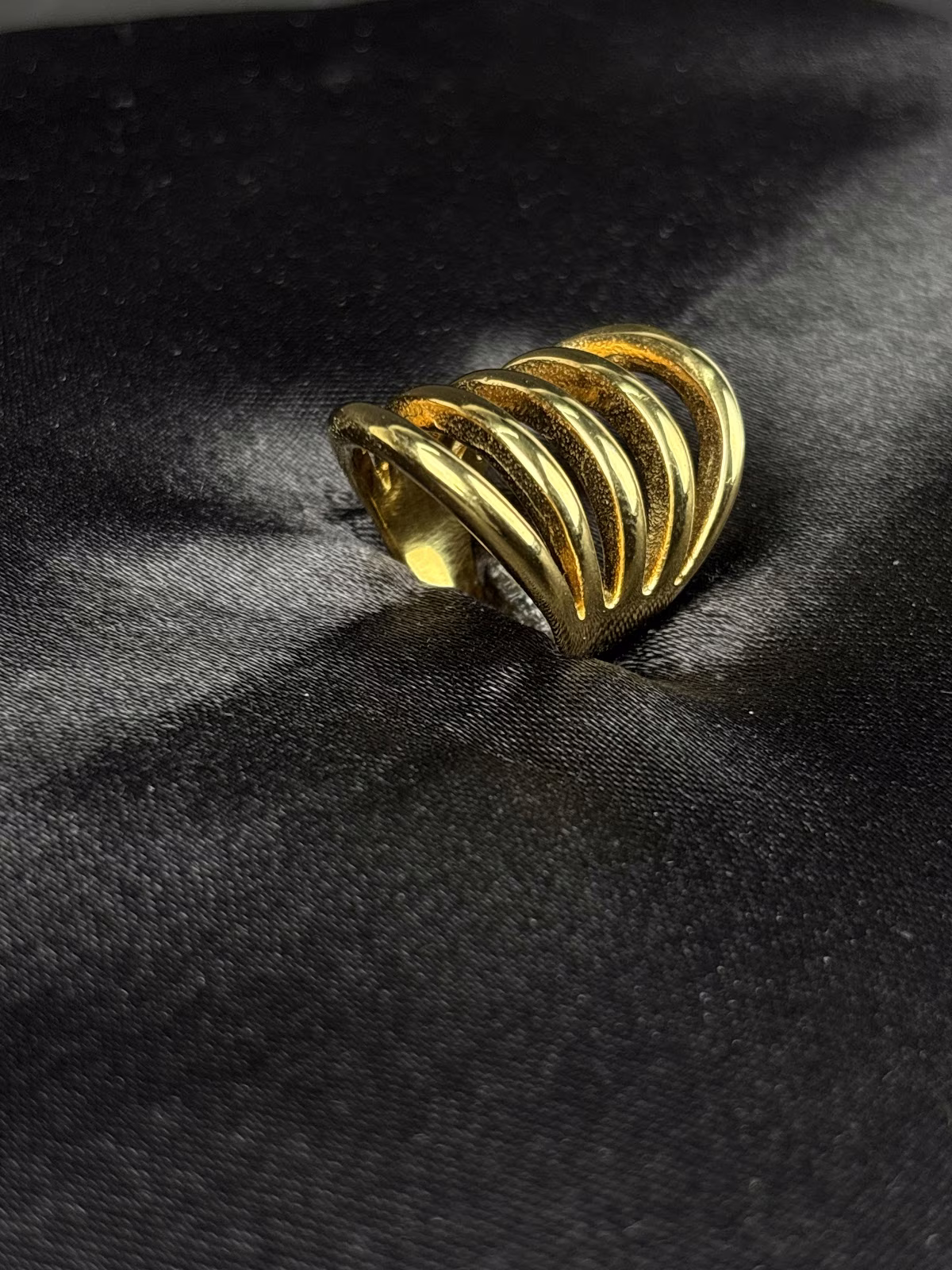 Layered Ripple Ring