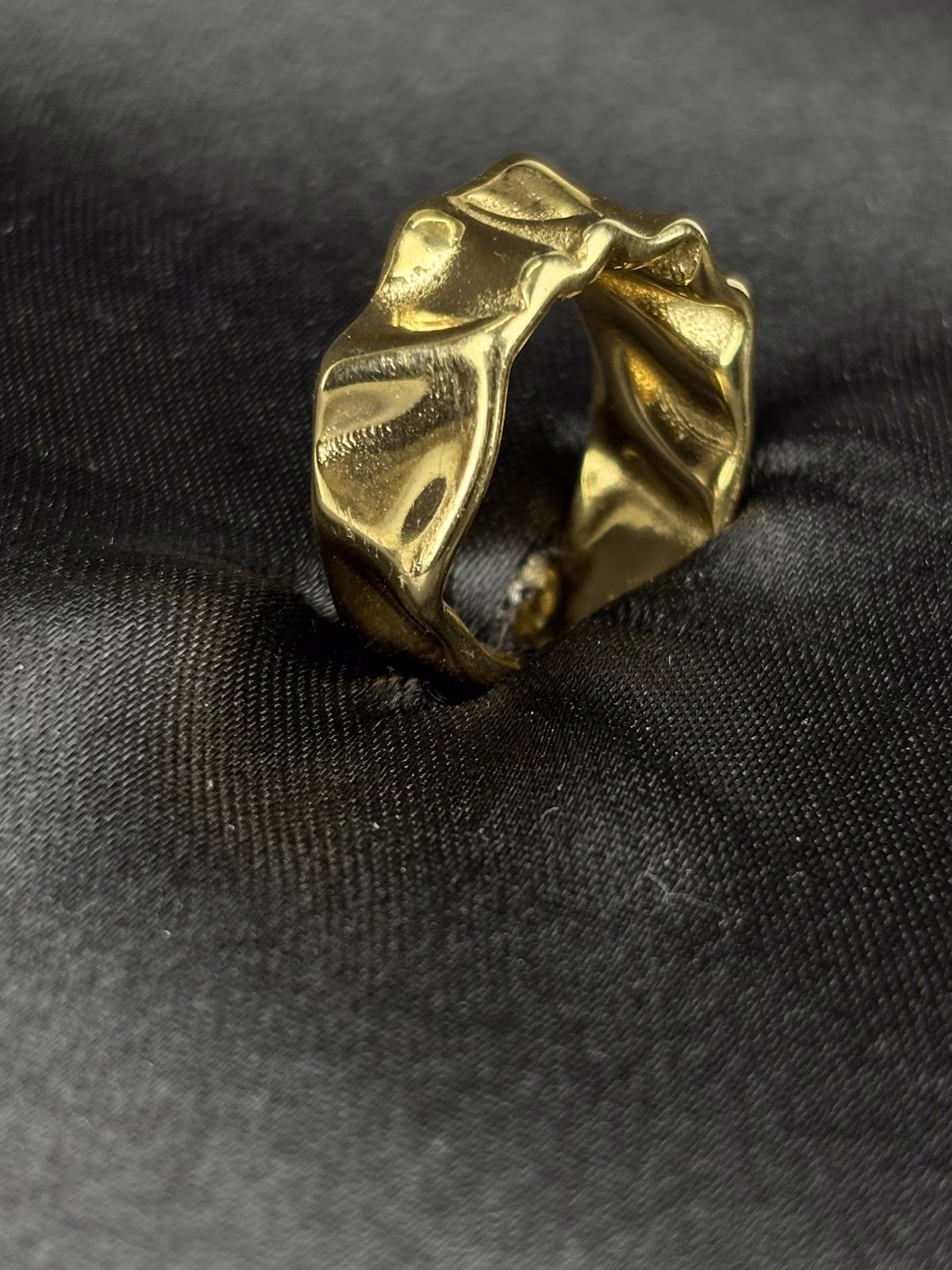 Sculpted Wave Band