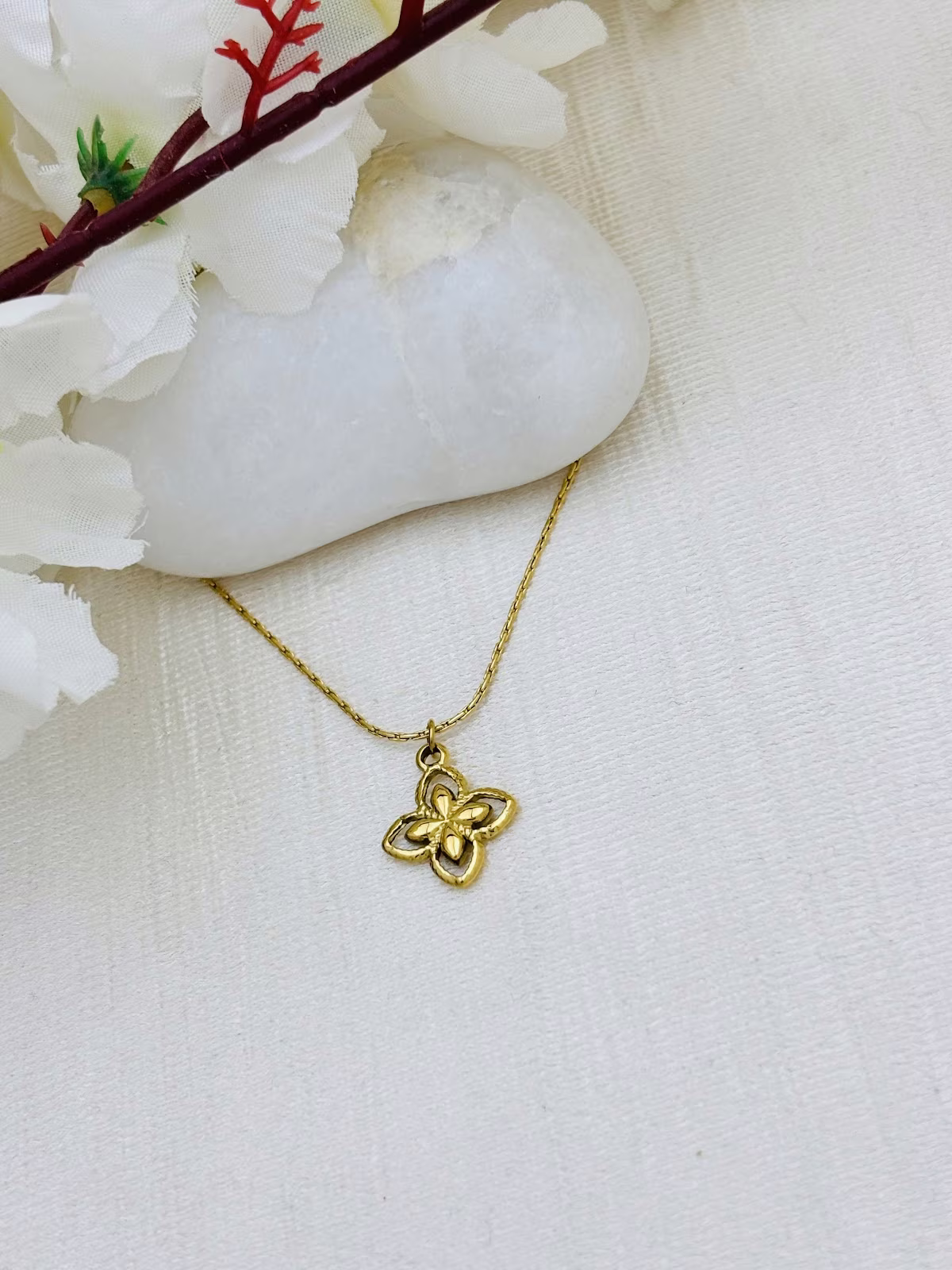 Golden Clover Outline