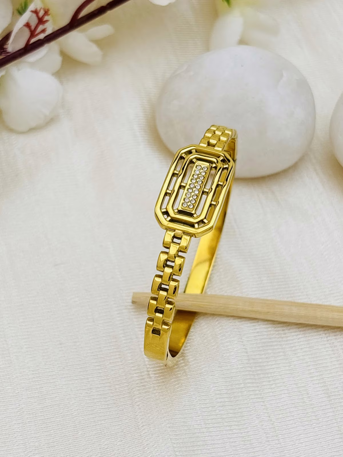 Regal Frame Kada