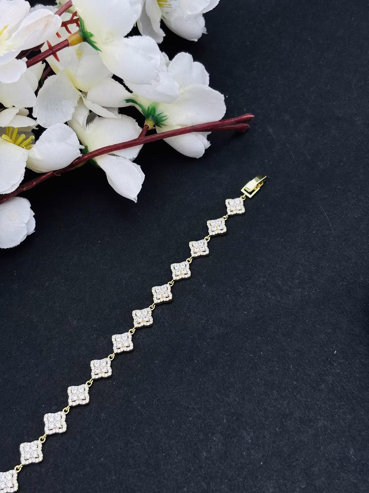 Clover Spark Bracelet