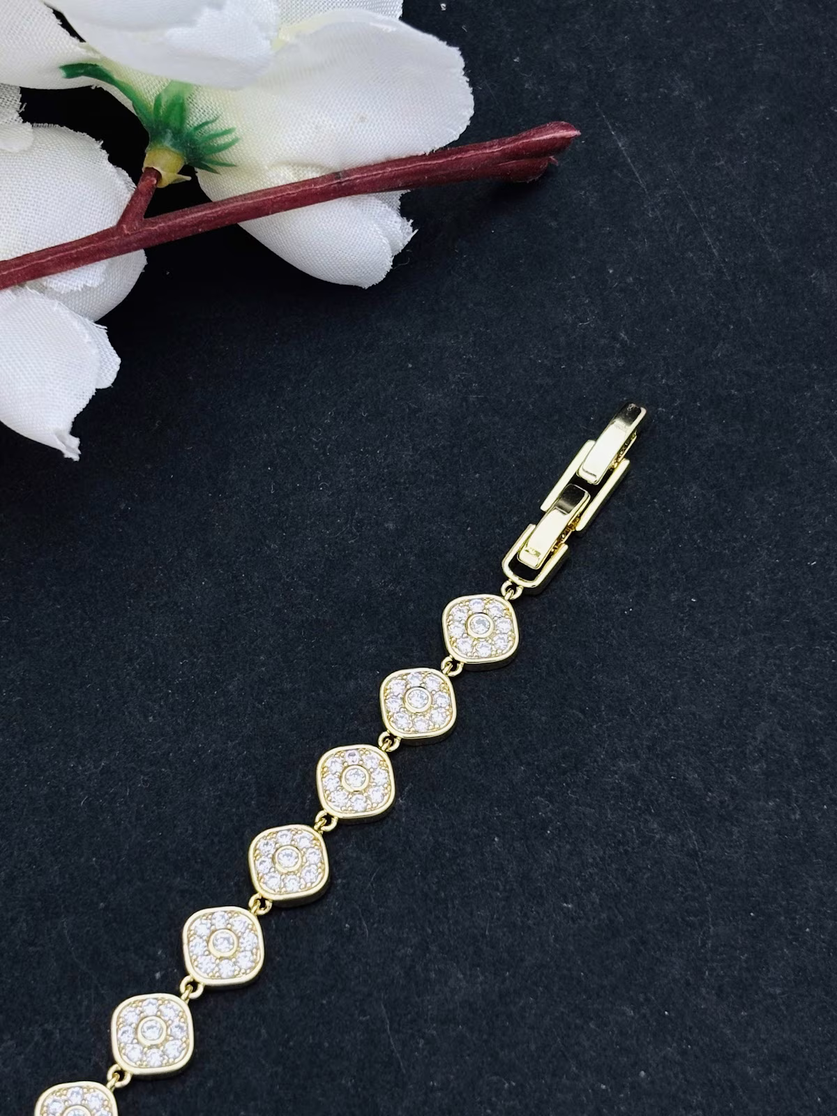 Round Halo Bracelet