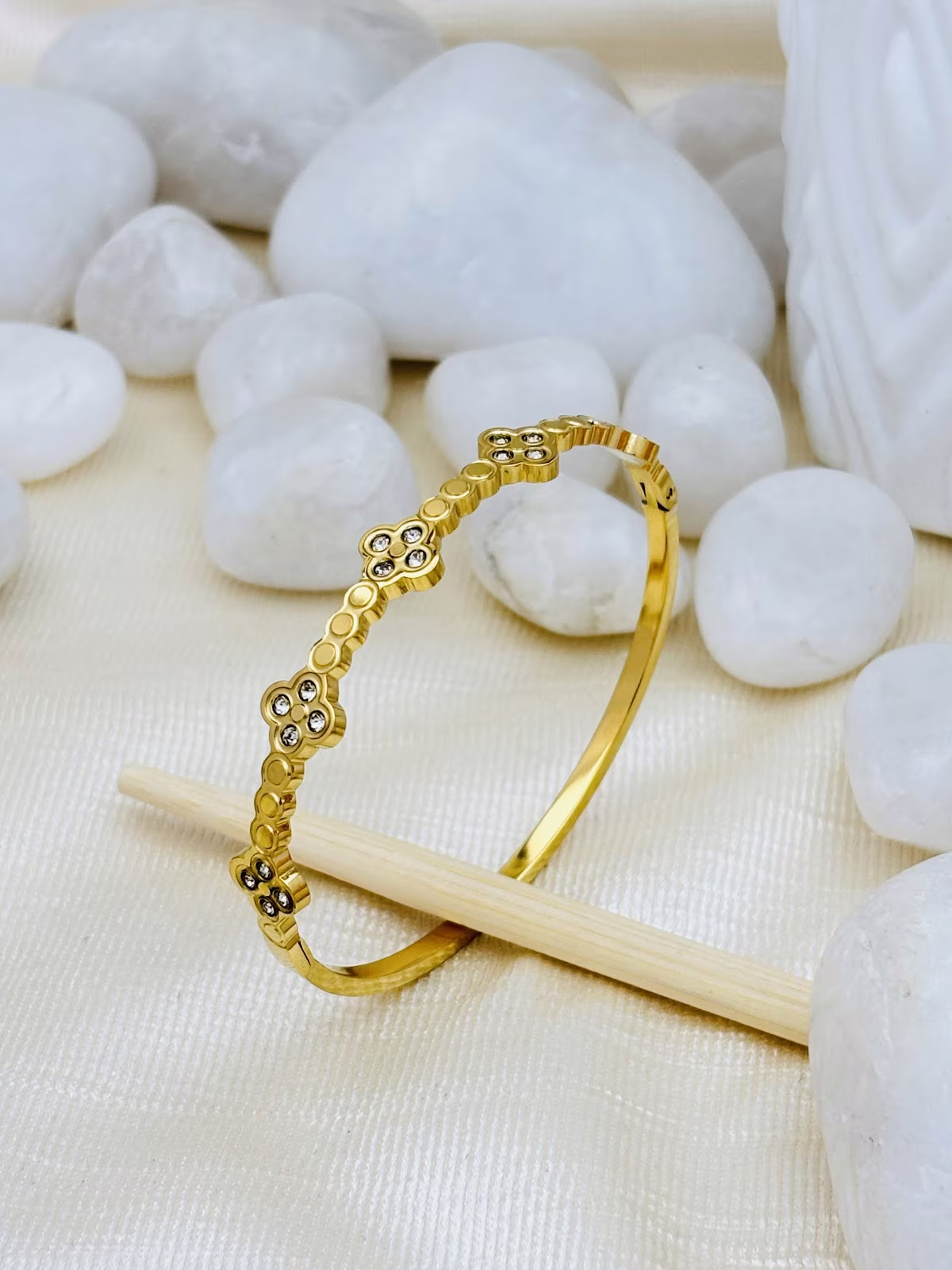 Dainty Circle Kada