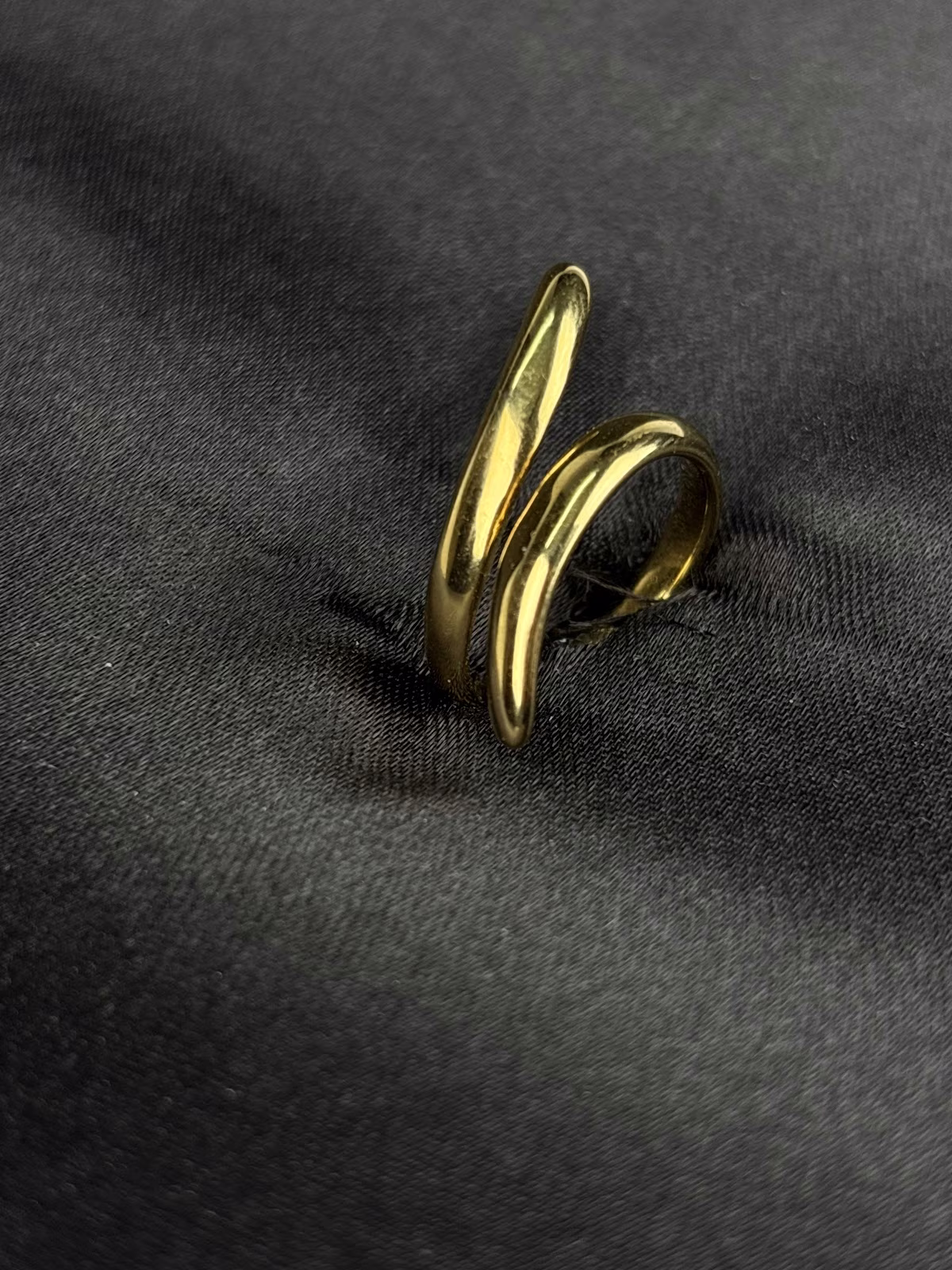 Flowing Ribbon Ring