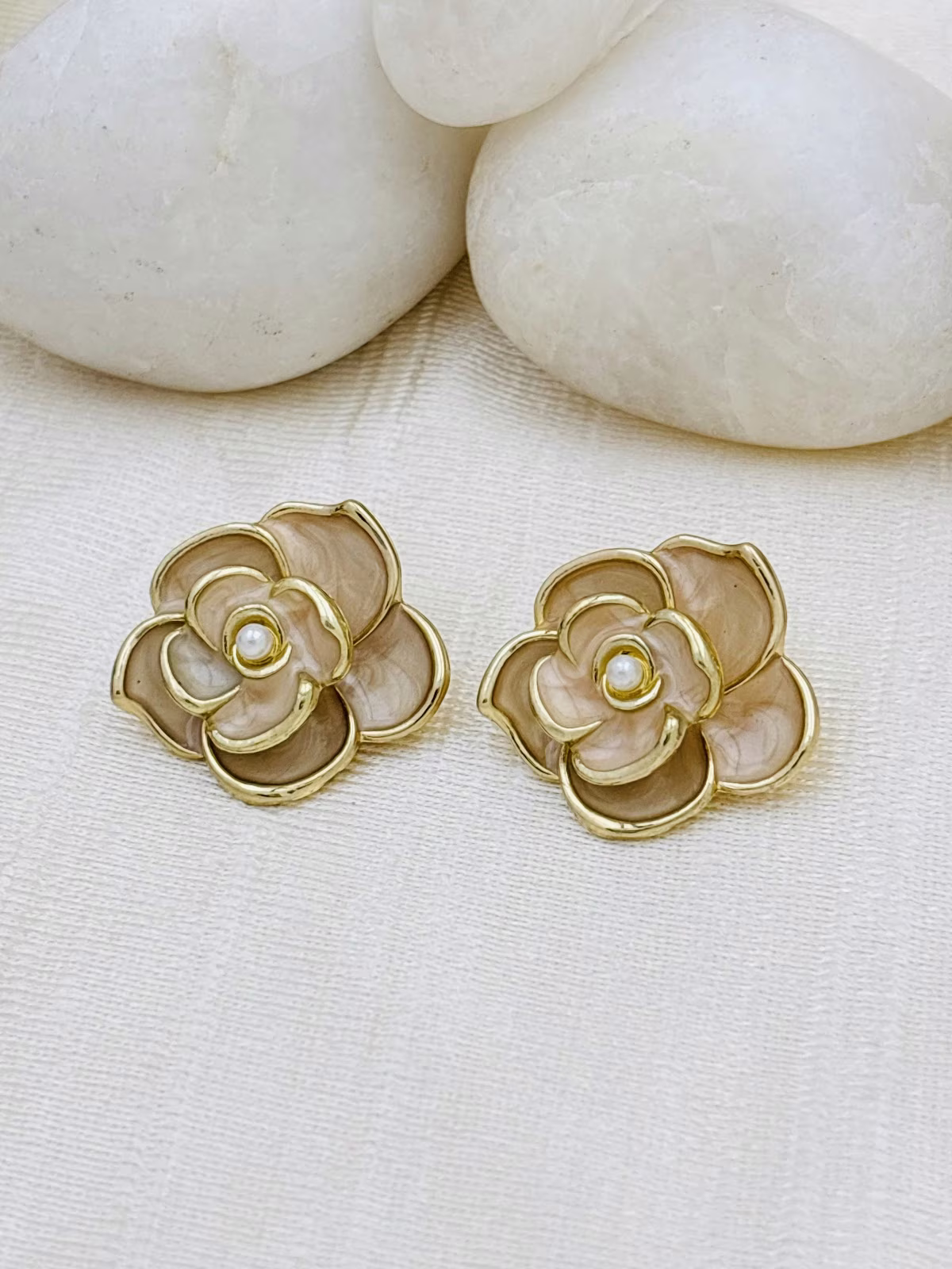 Layered Enamel Studs – Beige Brown