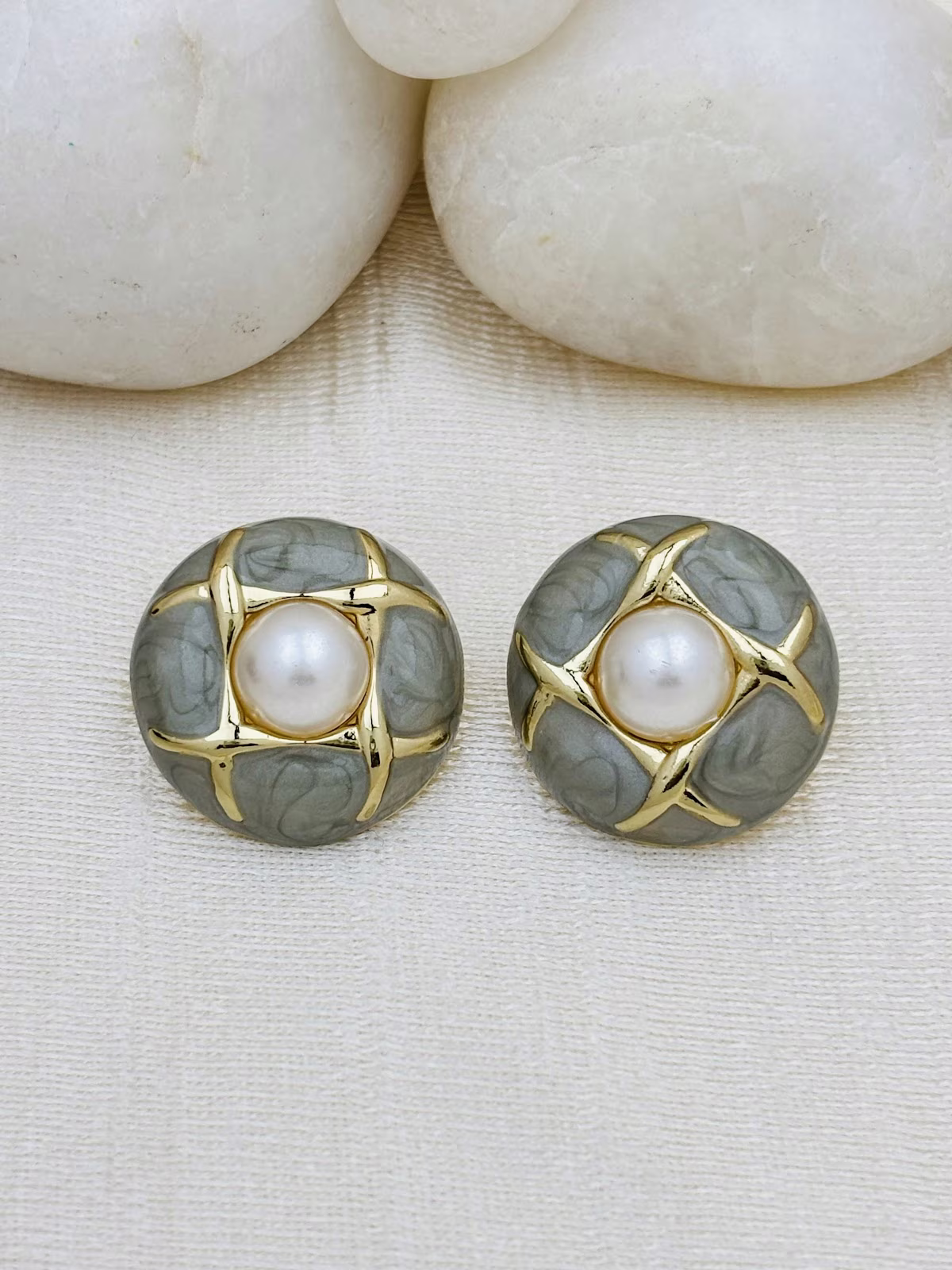 Halo Enamel Studs – Smoking Grey