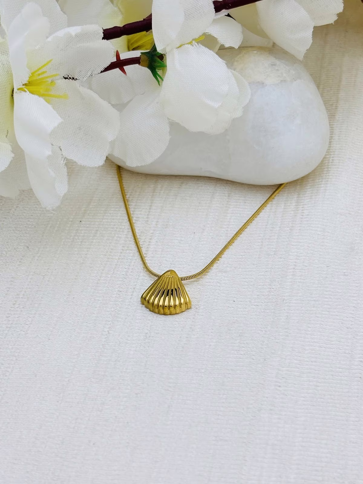 Ribbed Shell Pendant