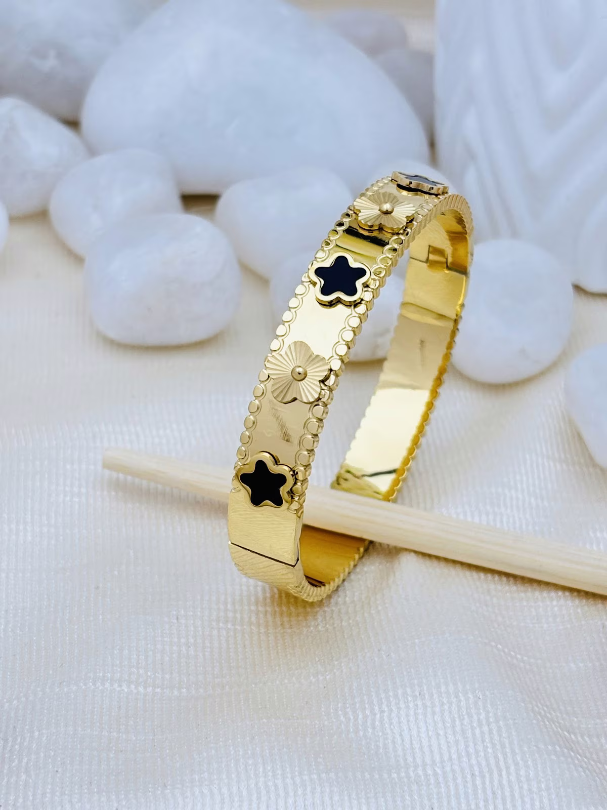 Noir Clover Kada