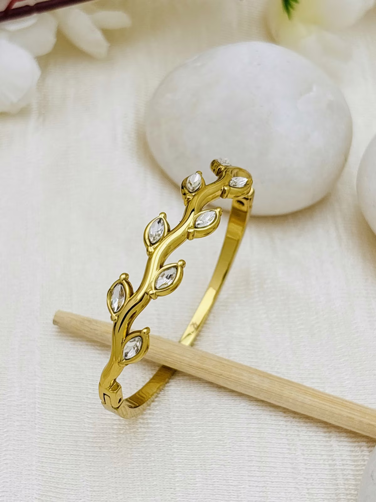 Crystal Tulip Kada – White
