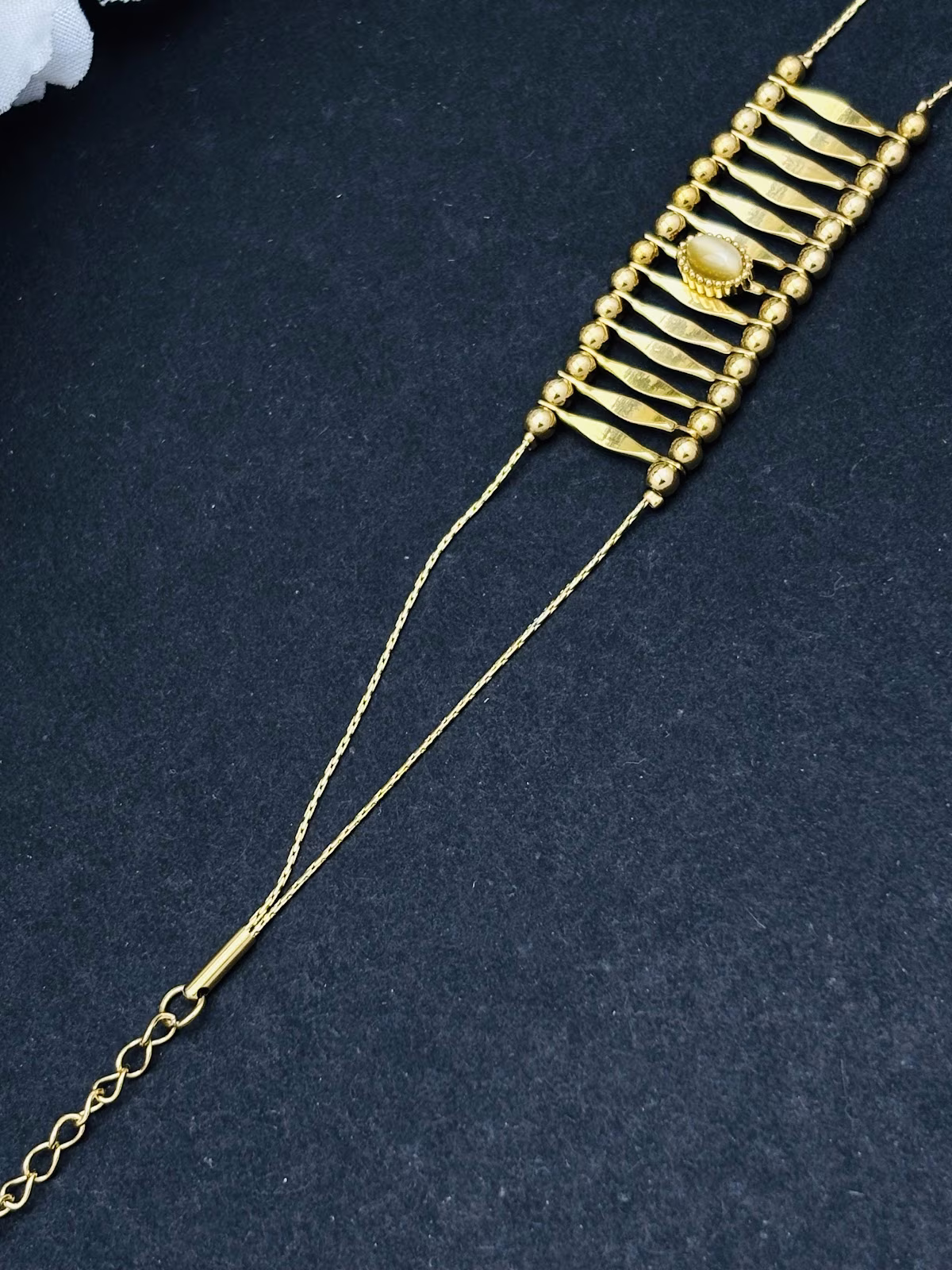 Sculpted Bar Bracelet – Cream