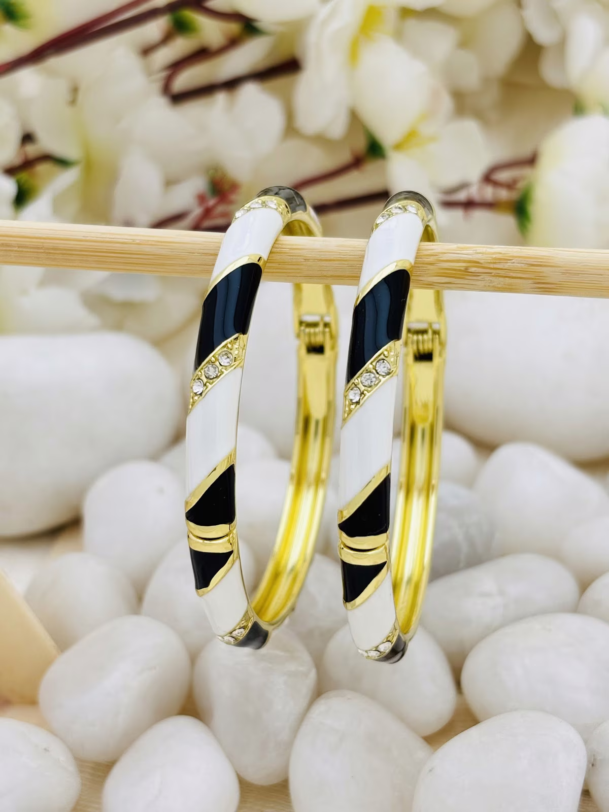 Spiral Meenakari Kada – Black-White