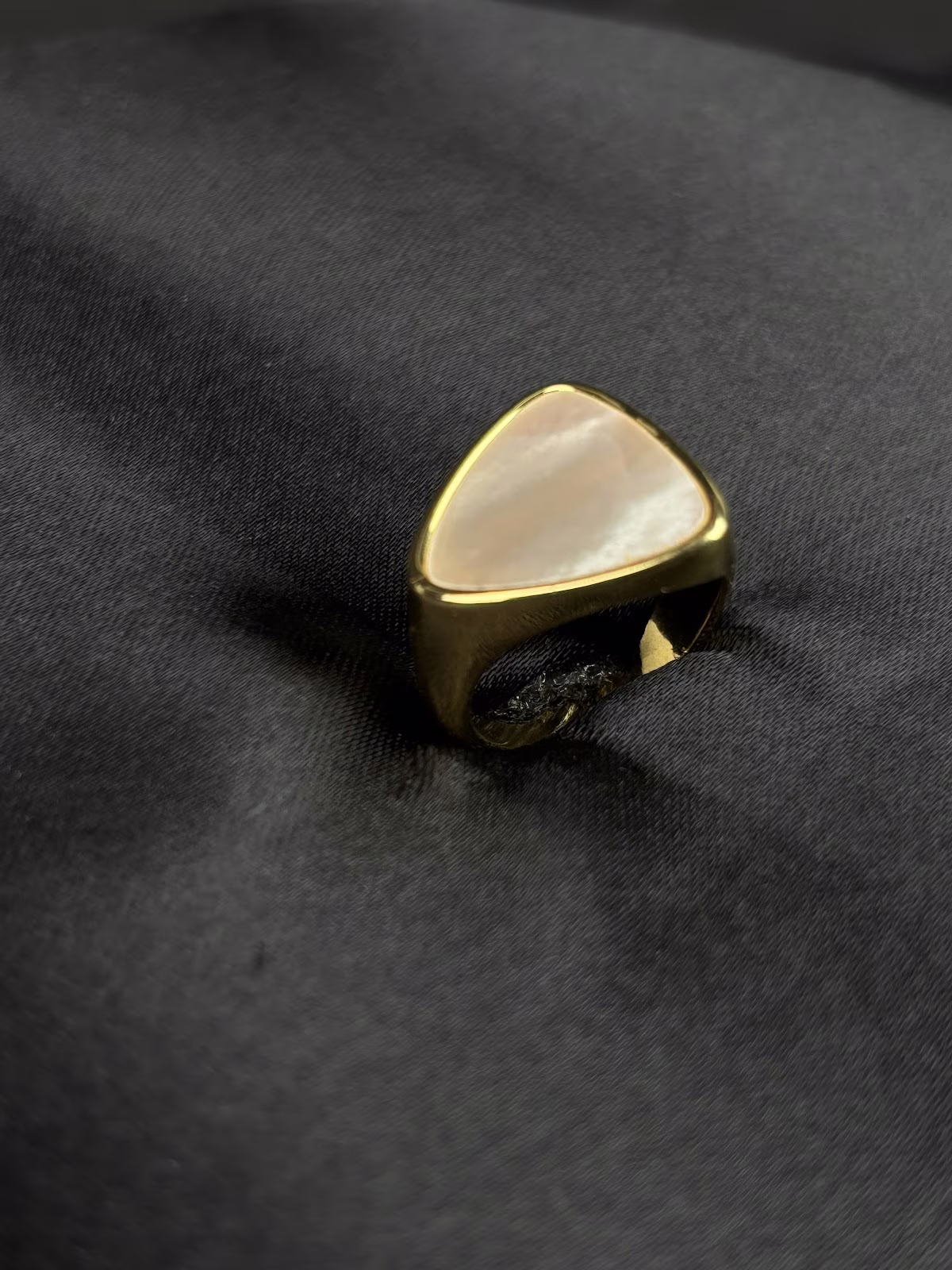 Pearl Sheen Signet