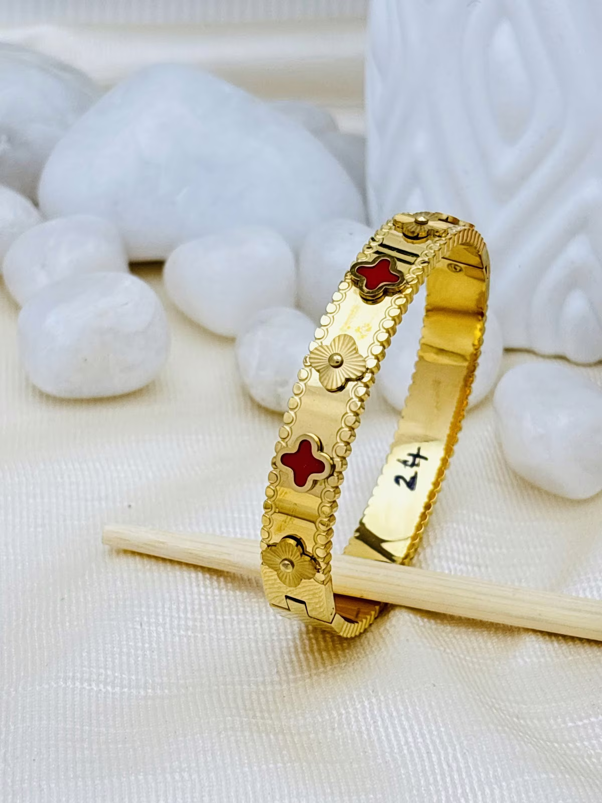 Ruby Clover Kada
