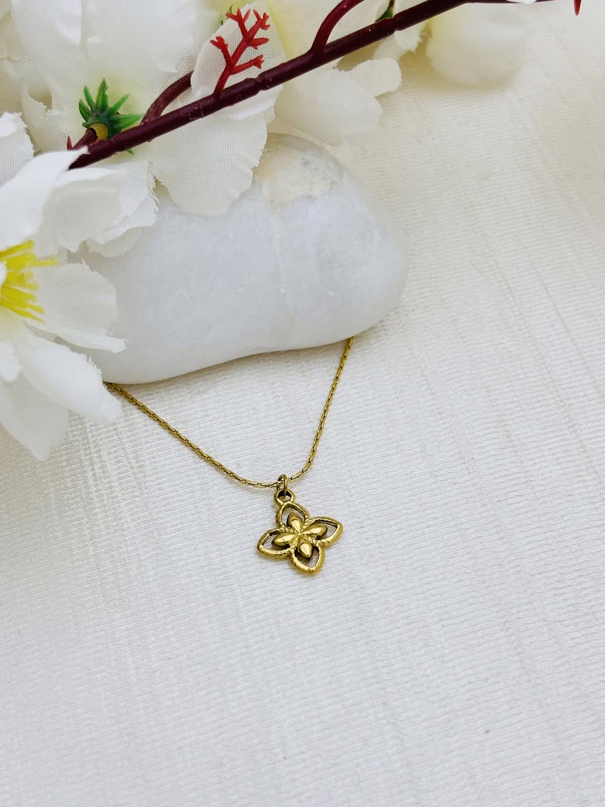 Golden Clover Outline