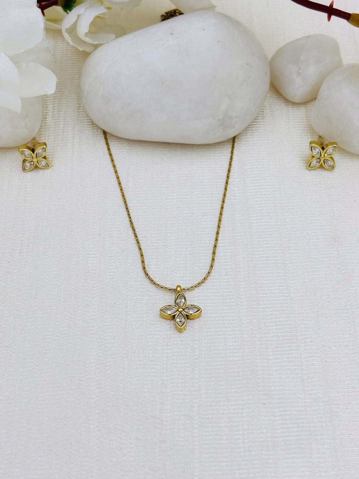 Marquise Pendant Set – White