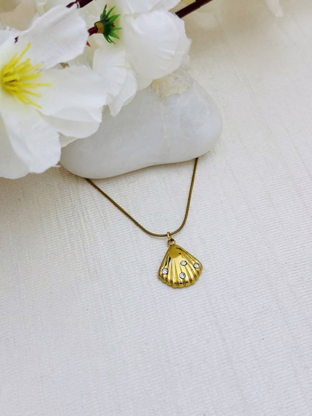 Crystal Shell Pendant