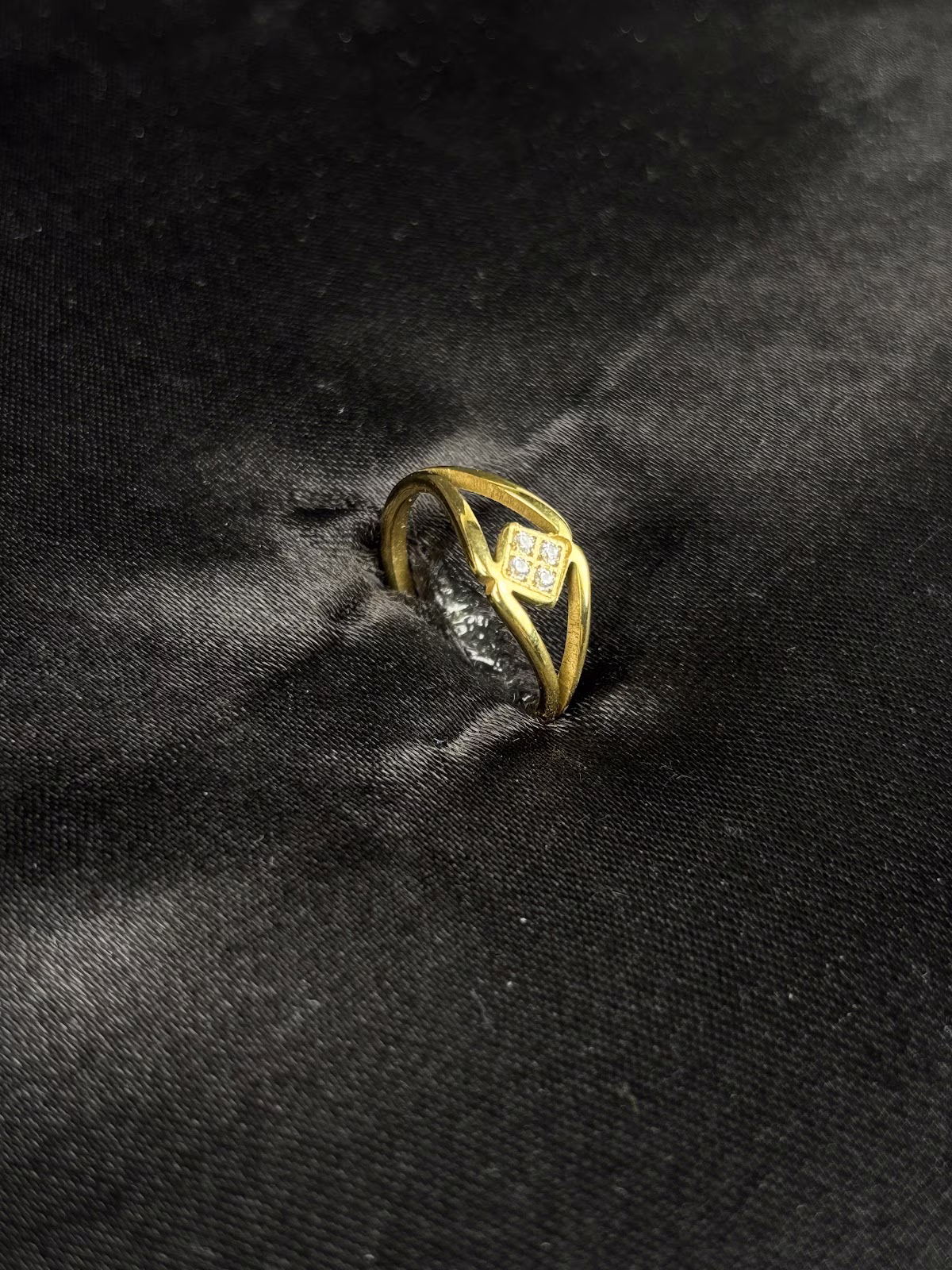 Geometric Crest Ring