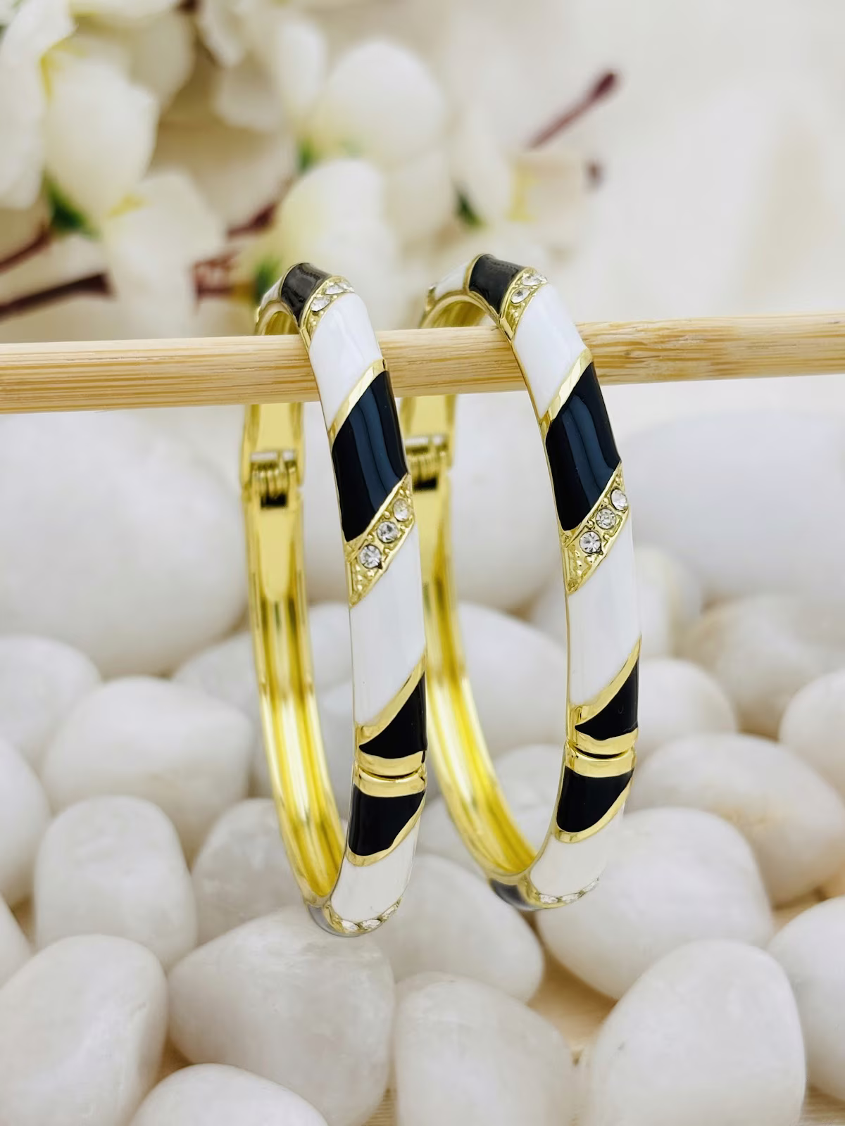 Spiral Meenakari Kada – Black-White