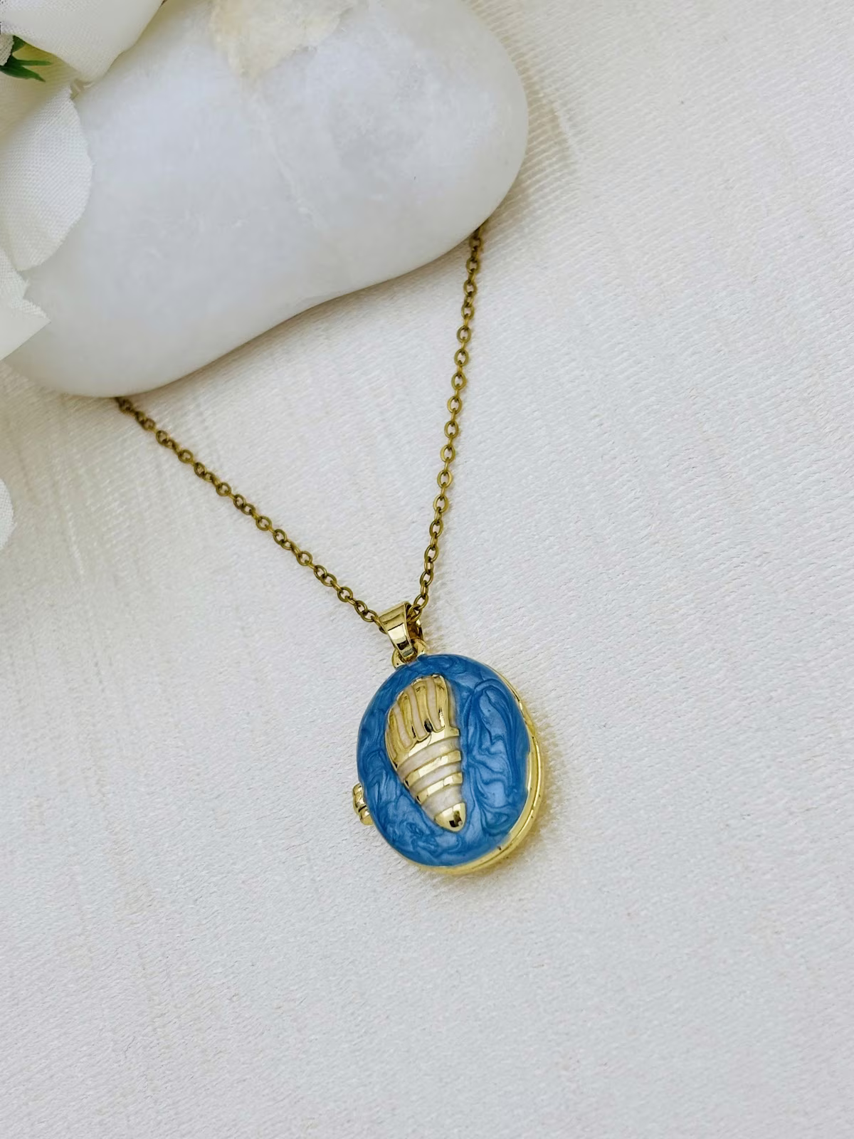 Vintage Shell Locket