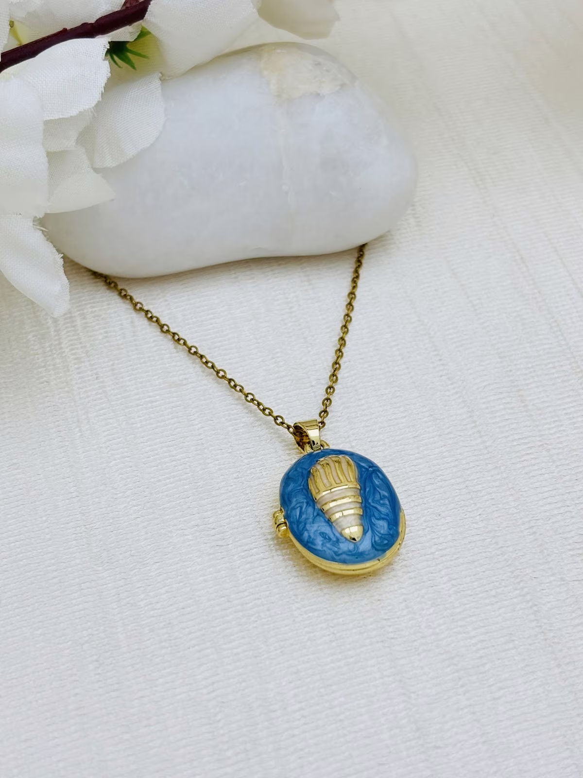 Vintage Shell Locket