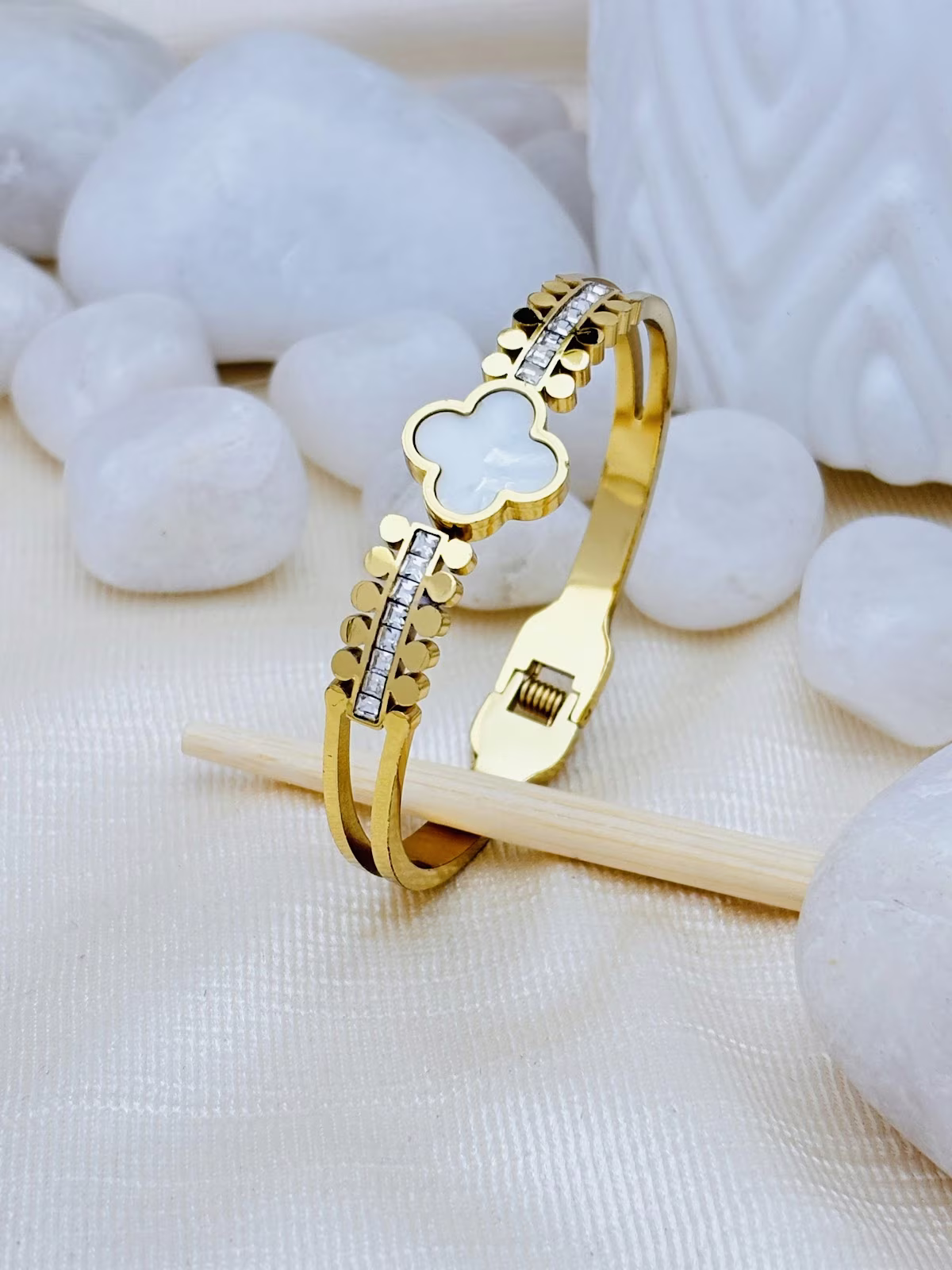 Clover Chain Kada