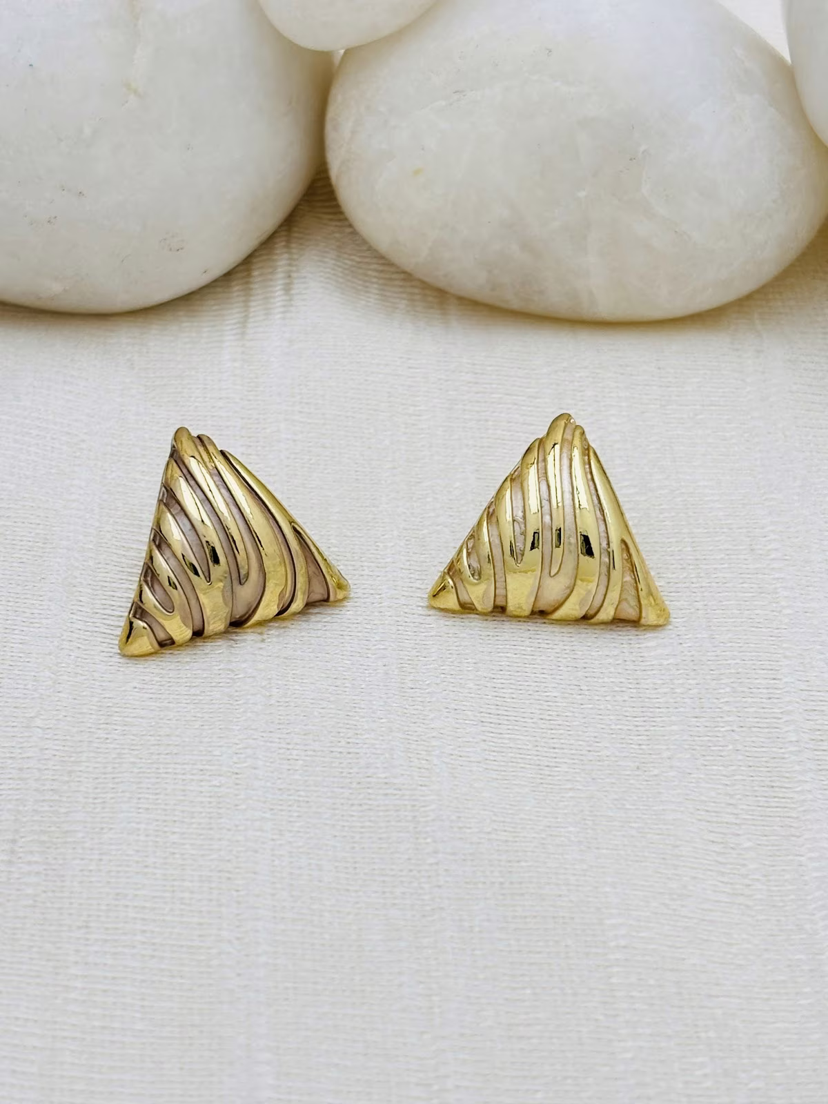 Prism Enamel Studs – Peach