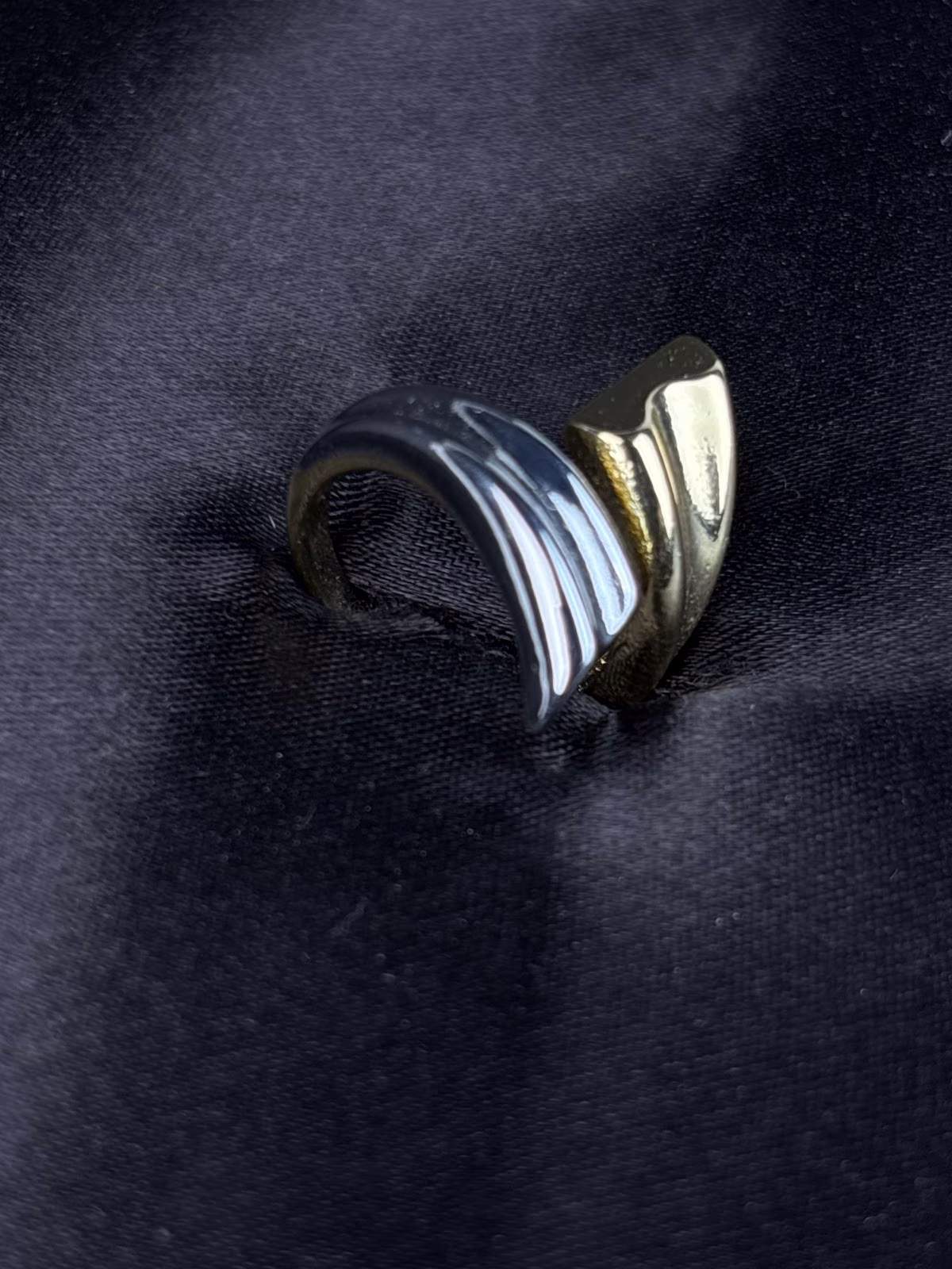 Metallic Crest Ring