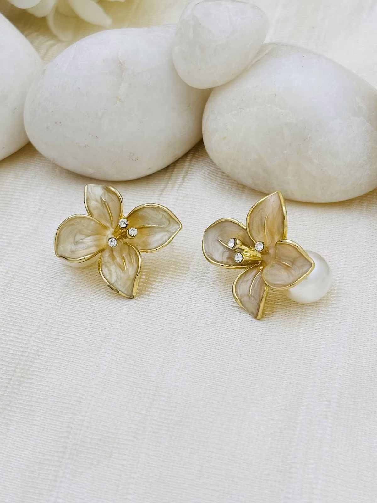 Clover Enamel Studs – Champagne Beige