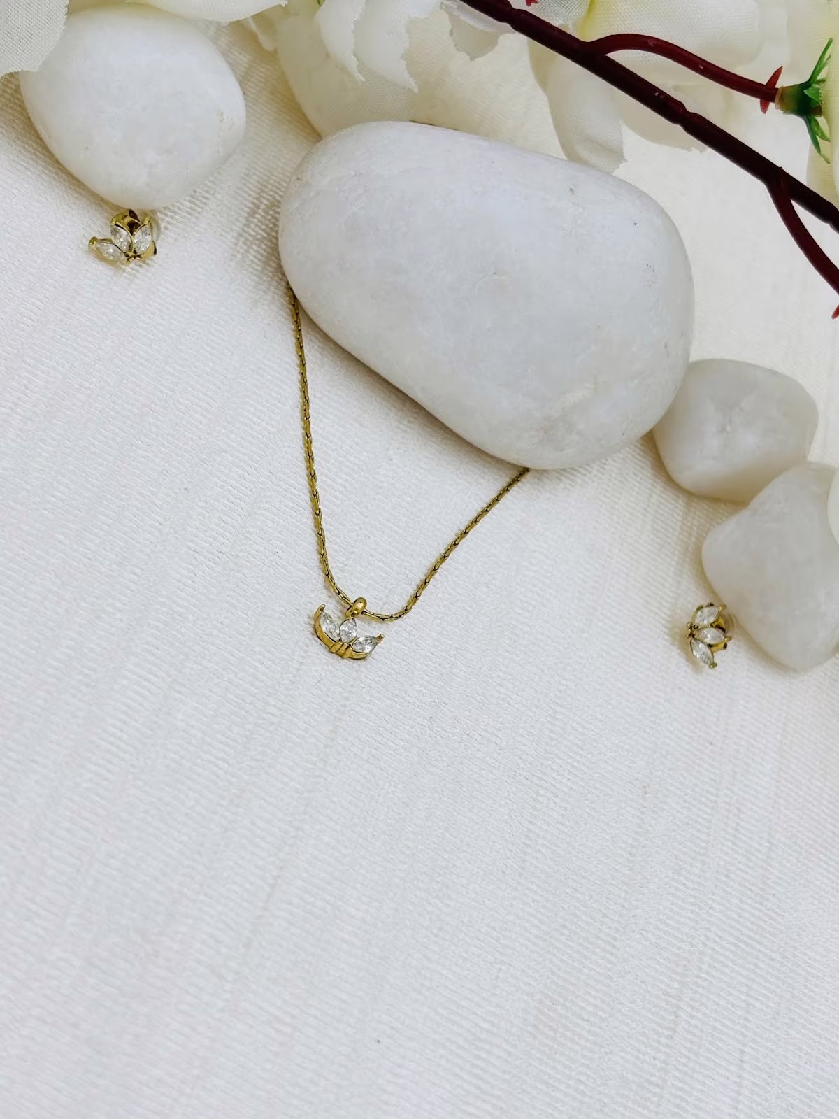 Shell Pendant Set – White